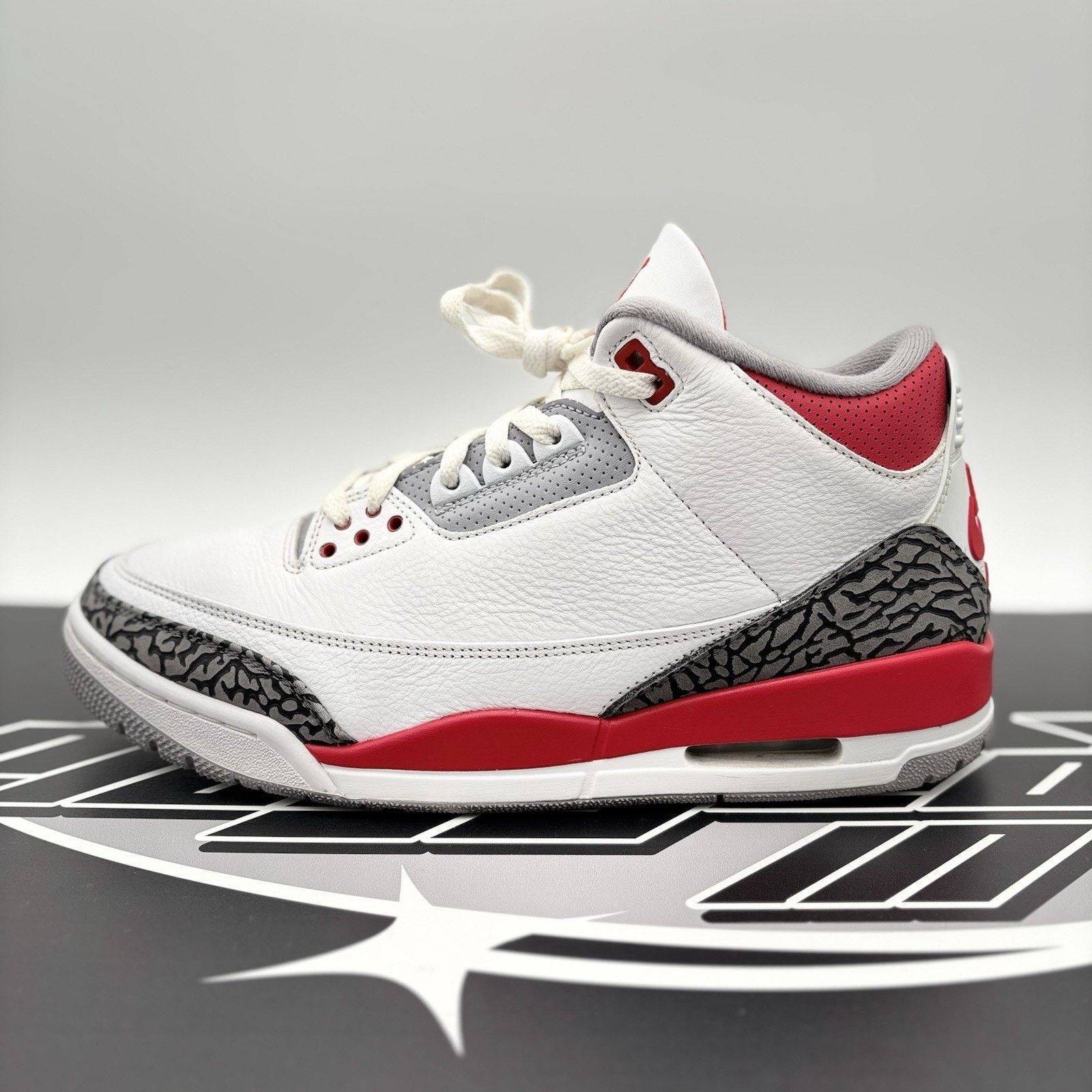 Jordan Brand Air Jordan 3 Retro Mid ' Fire Red ' | GREAT CONDITION! Size US 11.5 / EU 44-45 - 11 Thumbnail