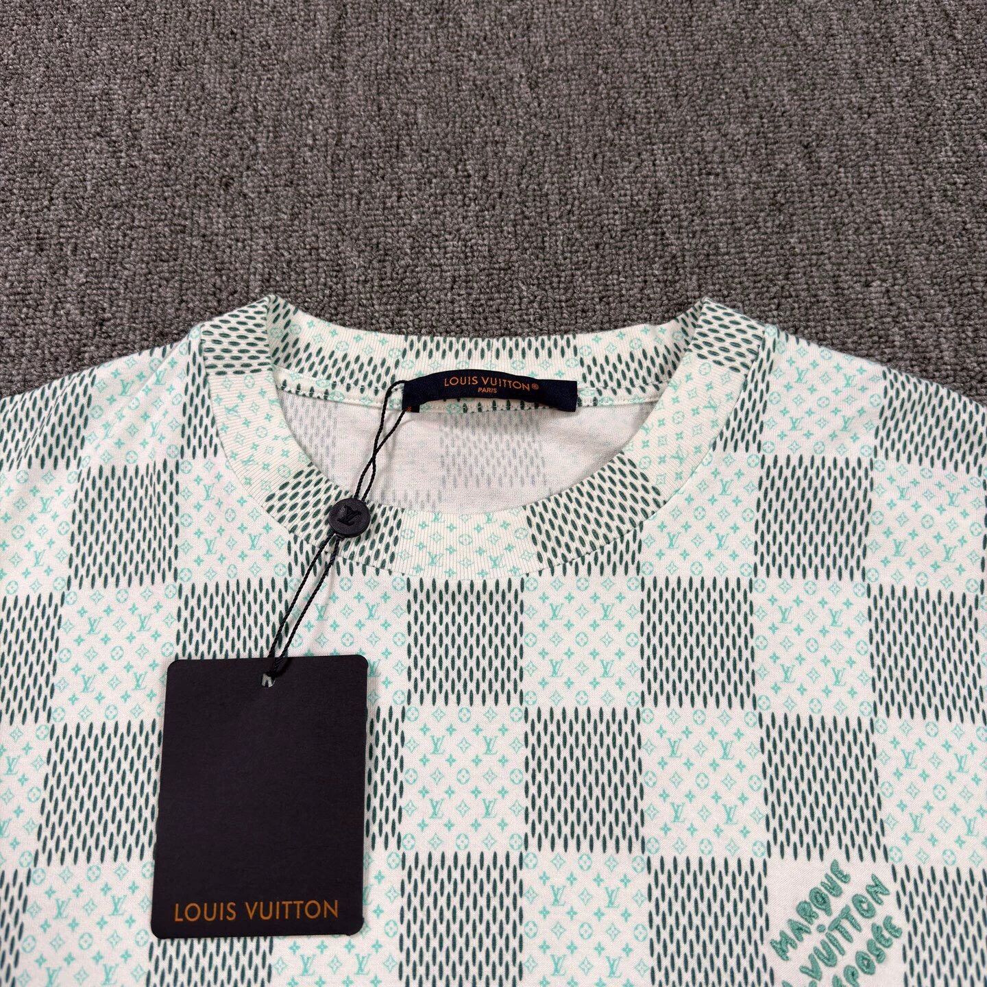 Louis Vuitton LV white green Monogram short-sleeve T-shirt M like new Size US M / EU 48-50 / 2 - 3 Thumbnail