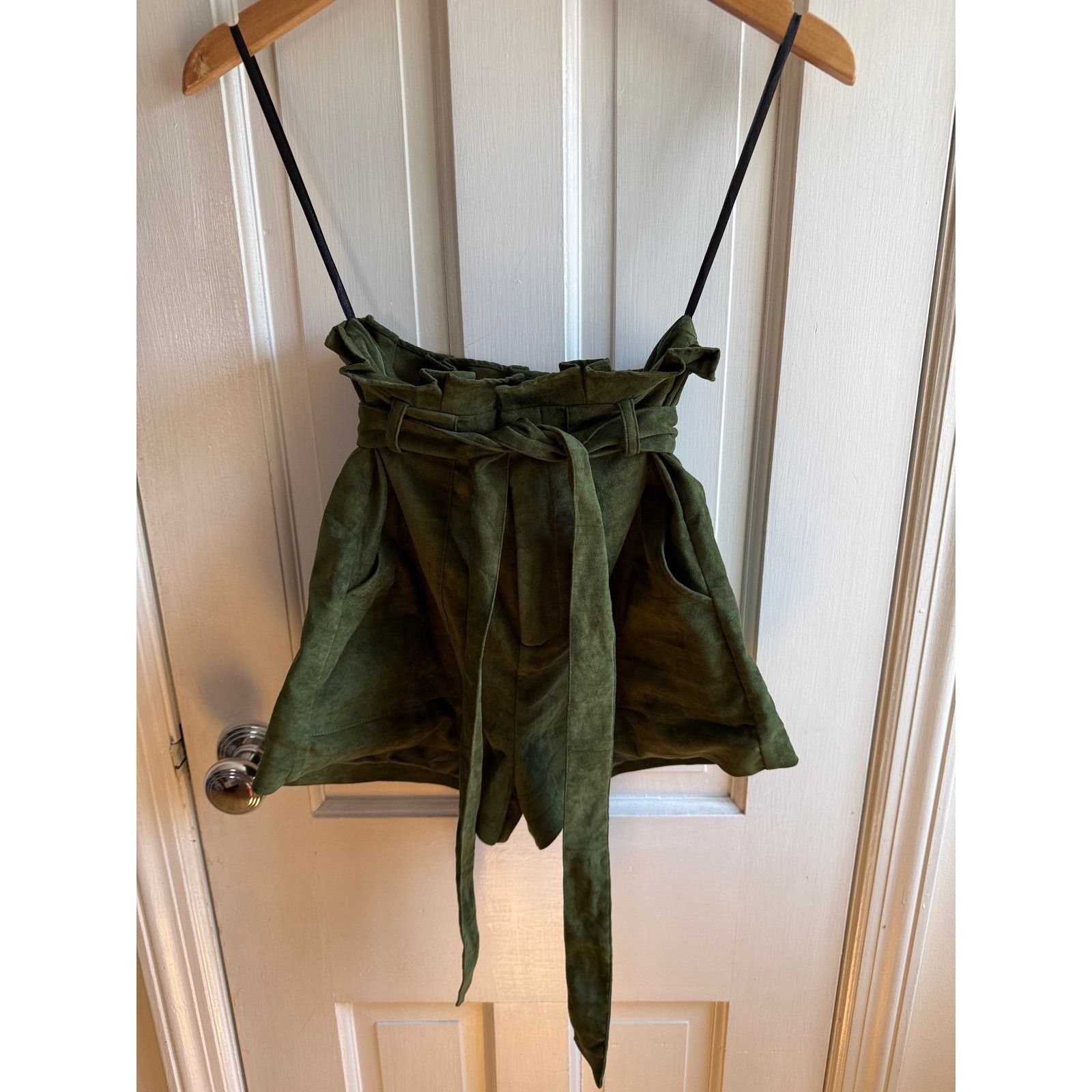 Lovers and Friends NWT Lovers + Friends Green Faux Suede Paperbag Waist Shorts Size 24" / US 00 / IT 34 - 1 Thumbnail