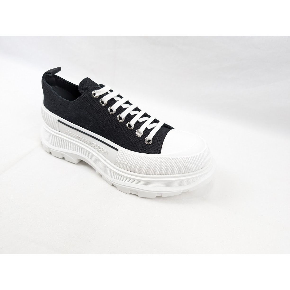 Alexander McQueen o1rshd1 Tread Slick Boots in Black/White Size US 12 / EU 45 - 2 Thumbnail