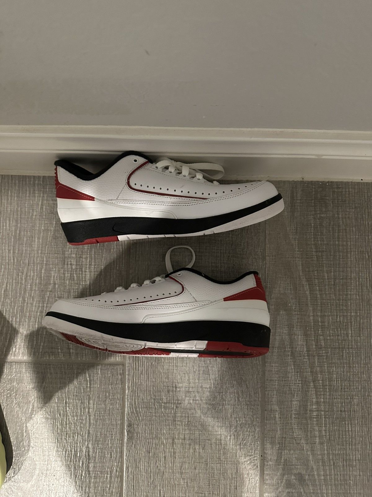 Jordan Brand Jordan 2 Low Chicago Size US 9.5 / EU 42-43 - 2 Thumbnail