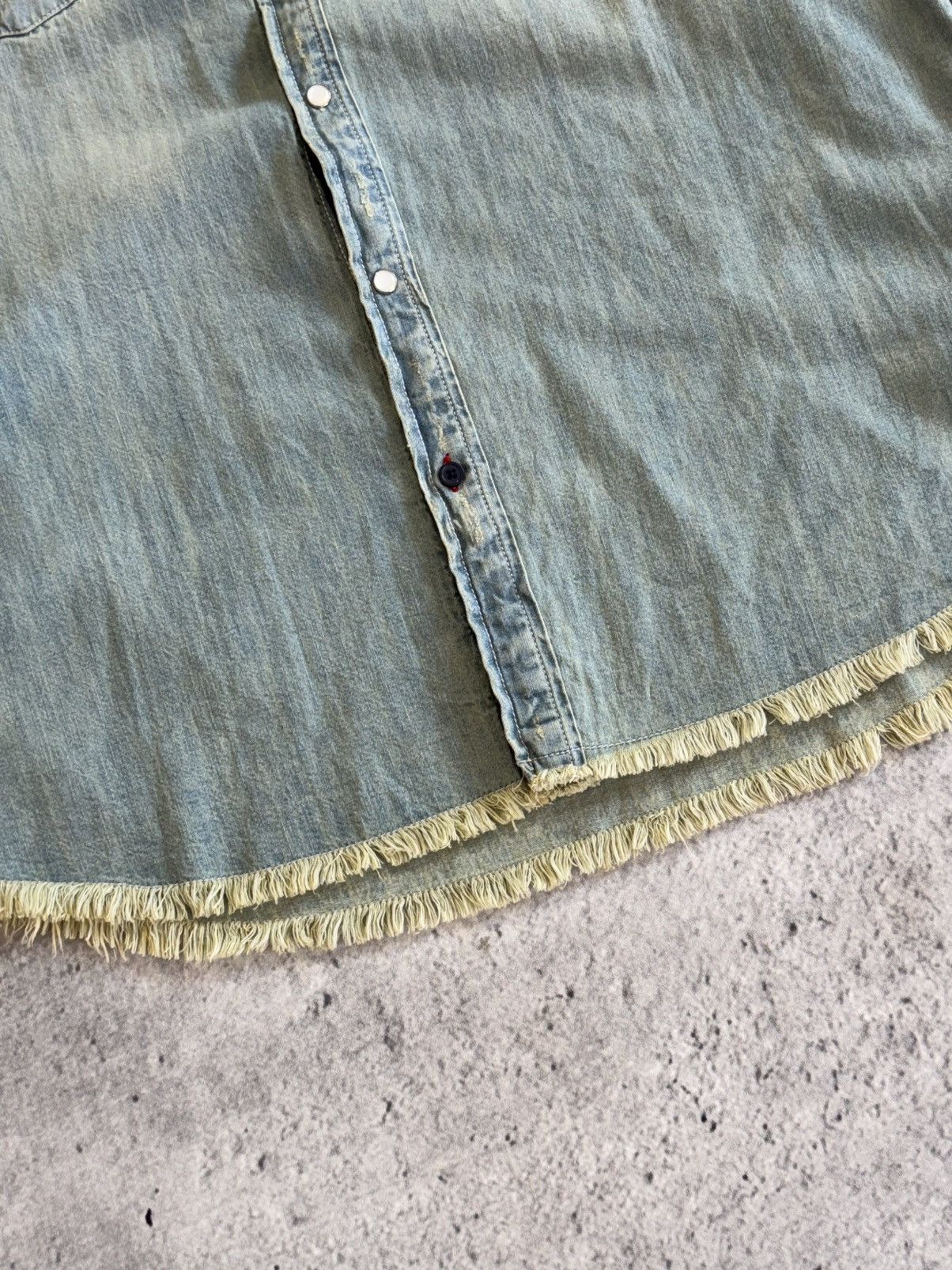 Guess × Vintage Guess denim shirt vintage 90s baby blue destroyed distressed Size US L / EU 52-54 / 3 - 3 Thumbnail