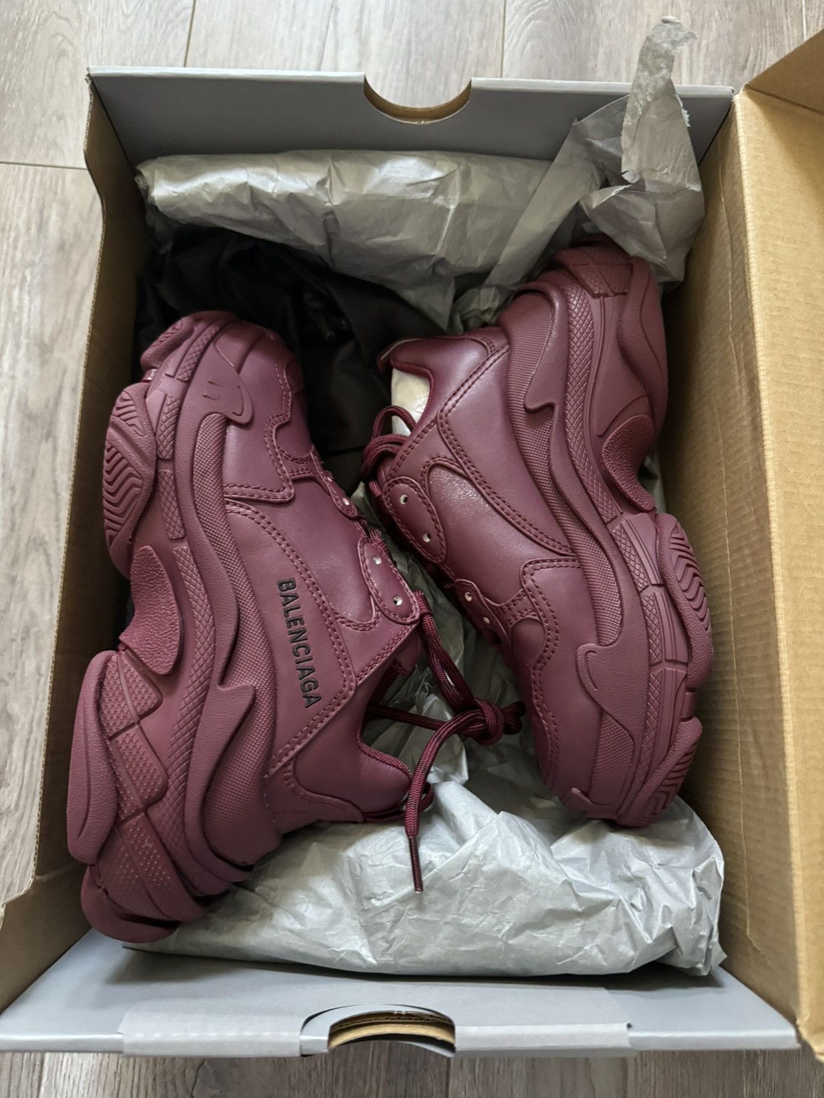 Balenciaga burgundy triple s best sale