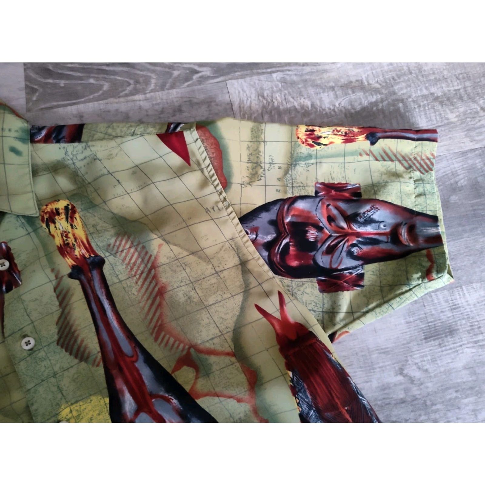 Vintage Box Office Islands Hawaiian Shirt Men Oversize S Green Red World Map Tribal Mask Shirt Size US S / EU 44-46 / 1 - 4 Thumbnail
