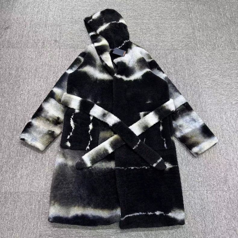 Louis Vuitton louis vuitton Tie-dyed fur coat 2501-Nextarrow Size US XL / EU 56 / 4 - 1 Thumbnail