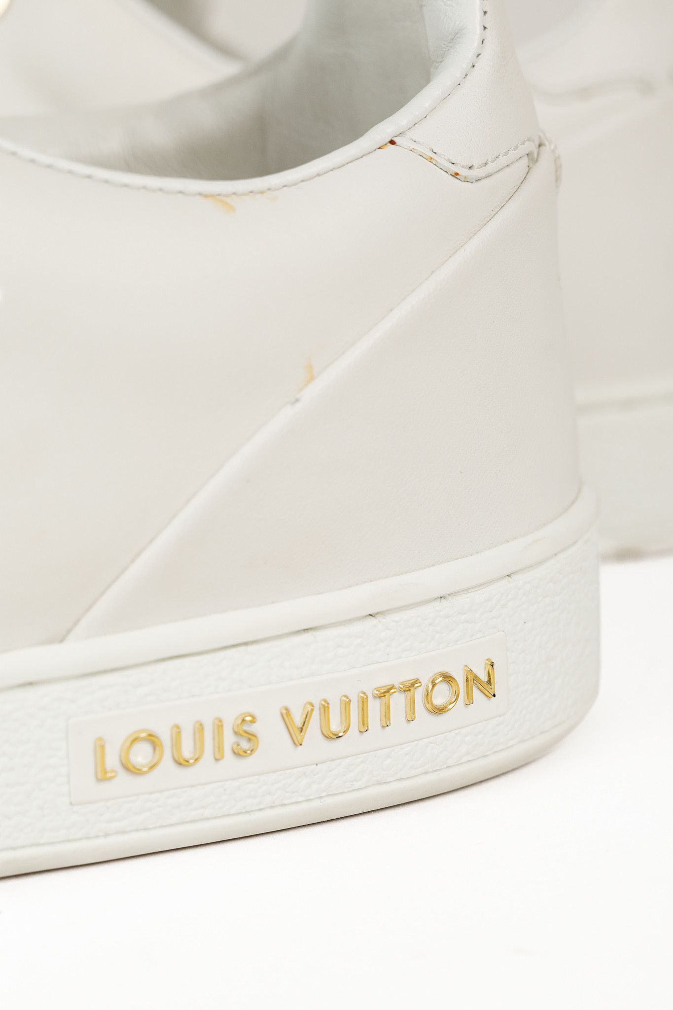 Louis Vuitton Louis Vuitton Front Row Golden Logo White Leather Sneakers Size US 7 / IT 37 - 10 Thumbnail