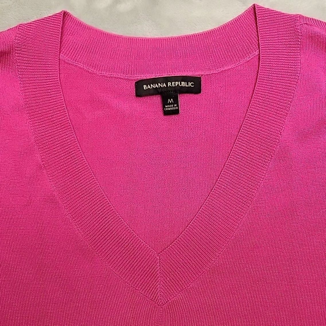 Banana Republic Banana Republic Sweater Womens M Pink 100% Merino Wool Long Sleeve Casual Pullover V-Neck Knit Solid Classic American Men’s/Women’s not applicable Size M / US 6-8 / IT 42-44 - 4 Thumbnail