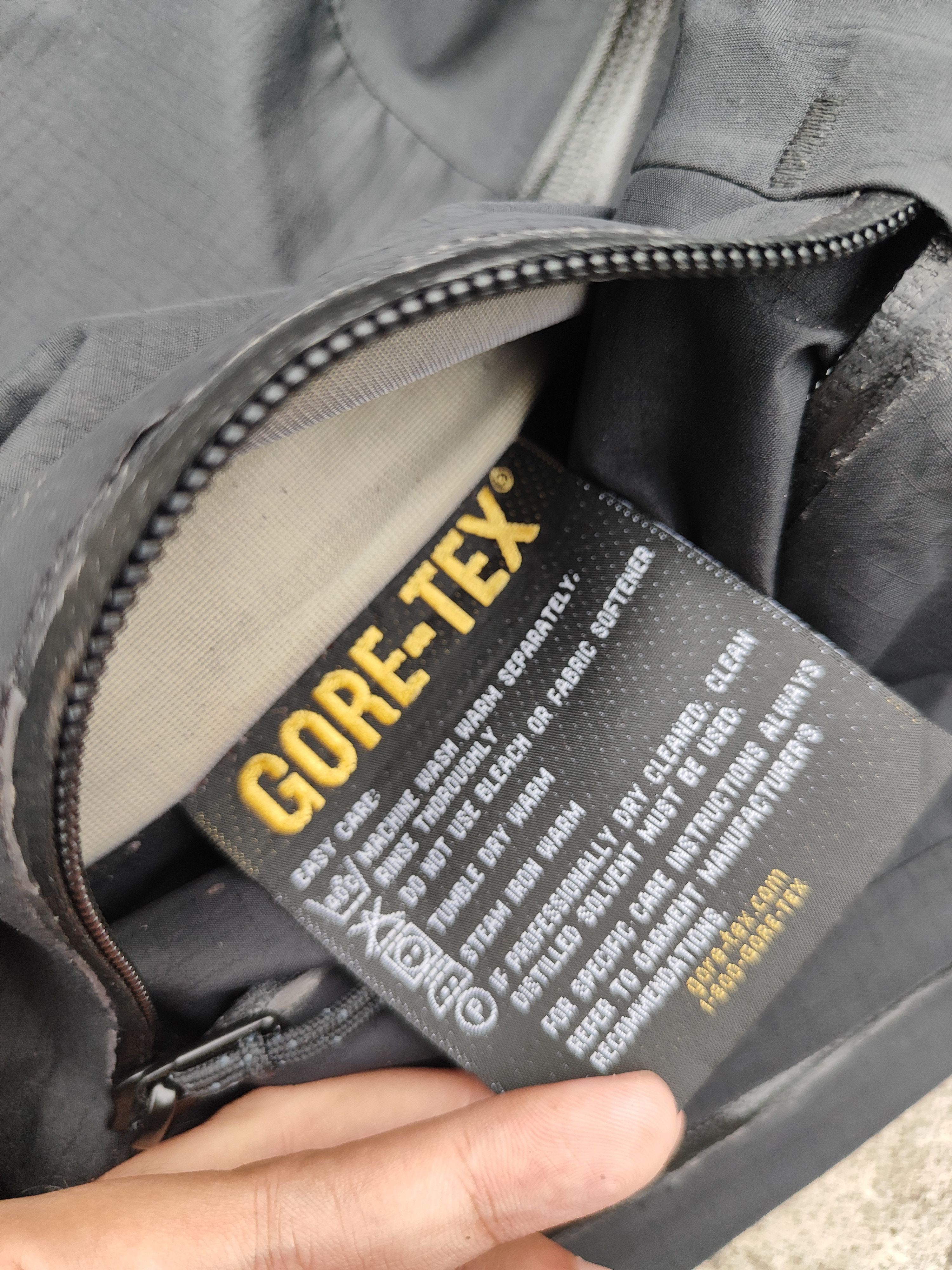Arc'teryx Arcteryx Beta AR Vintage Goretex XCR Size S / US 4 / IT 40 - 8 Thumbnail