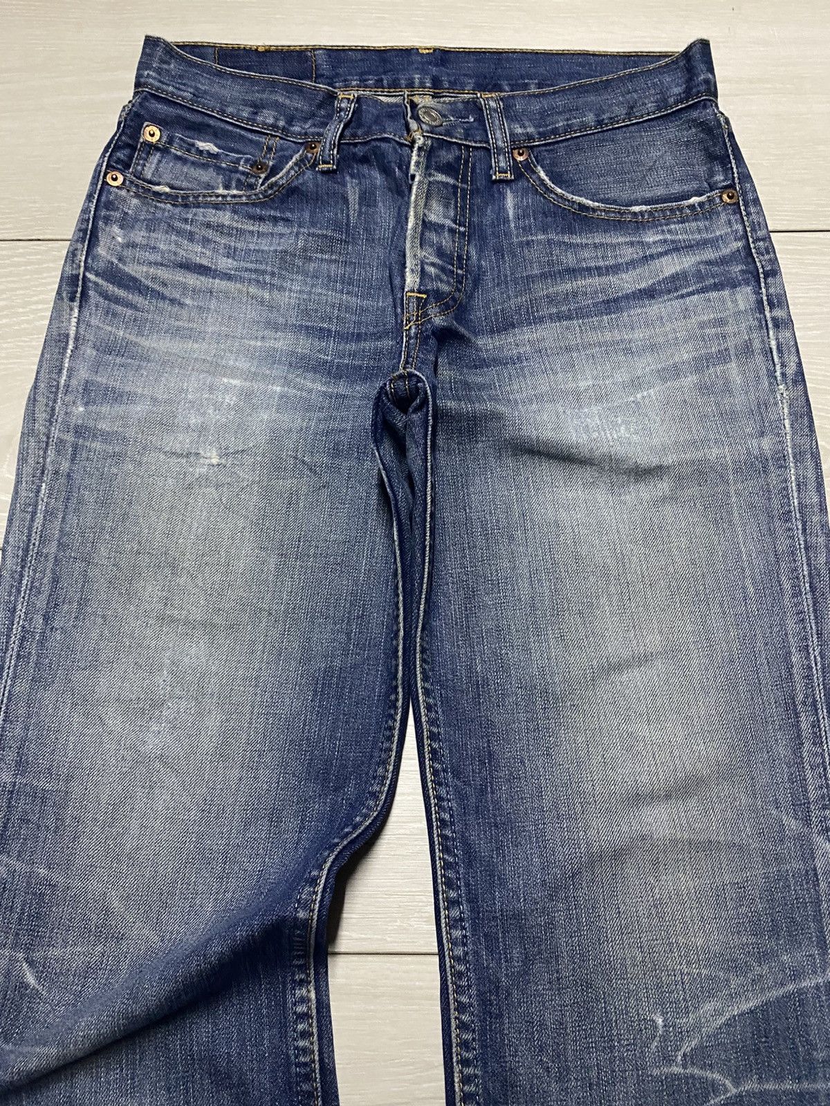Levi's Vintage Levis 501 Blue Wash Distressed ButtonFly Jeans Size US 28 / EU 44 - 3 Thumbnail