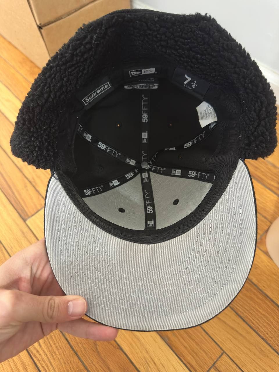 New Era × Supreme Supreme Box Logo World Famous x New Era 59Fifty Earflap Size ONE SIZE - 8 Thumbnail