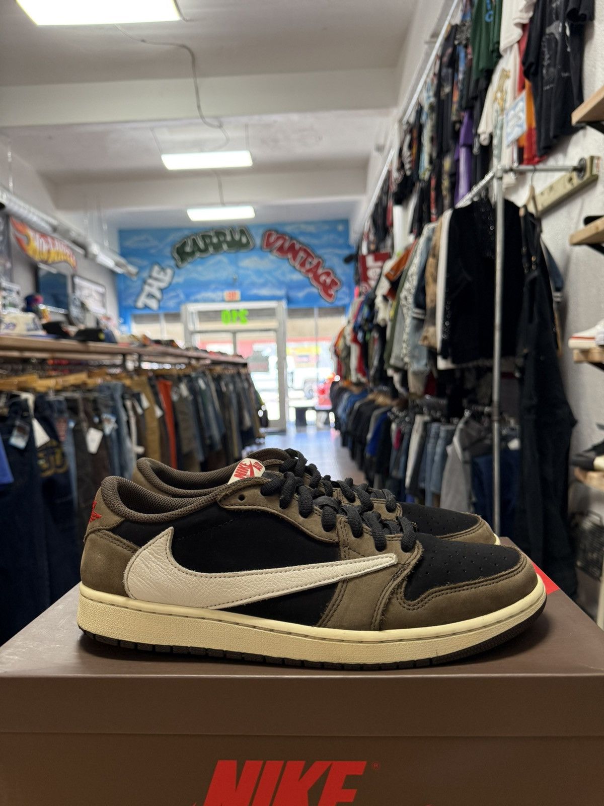Nike × Travis Scott Travis scott low mocha size 11 og all Size US 11 / EU 44 - 1 Thumbnail
