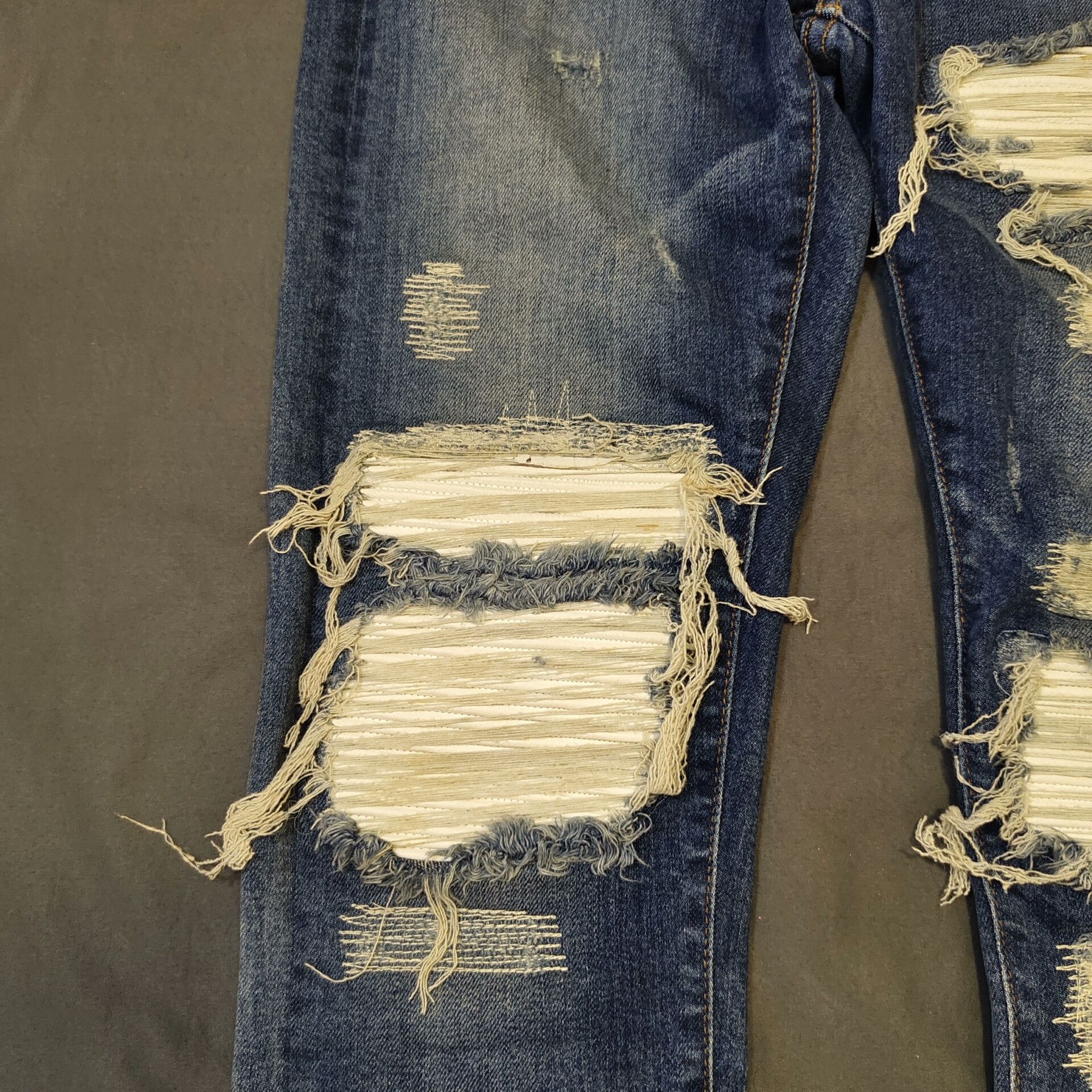Amiri amiri distressed blue and white jeans Size US 30 / EU 46 - 3 Thumbnail