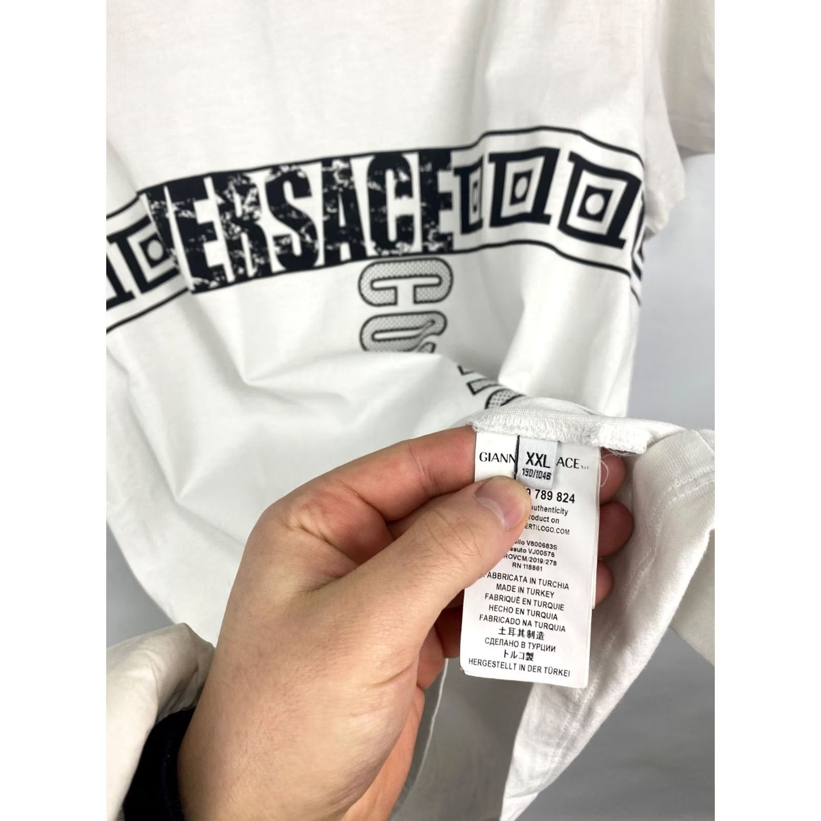 Versace VINTAGE Versace T-Shirt Men XL White Retro Gianni Versace T-Shirt Rare Hype Y2K White XL/XXL Mens Retro 90s Size US XL / EU 56 / 4 - 6 Thumbnail