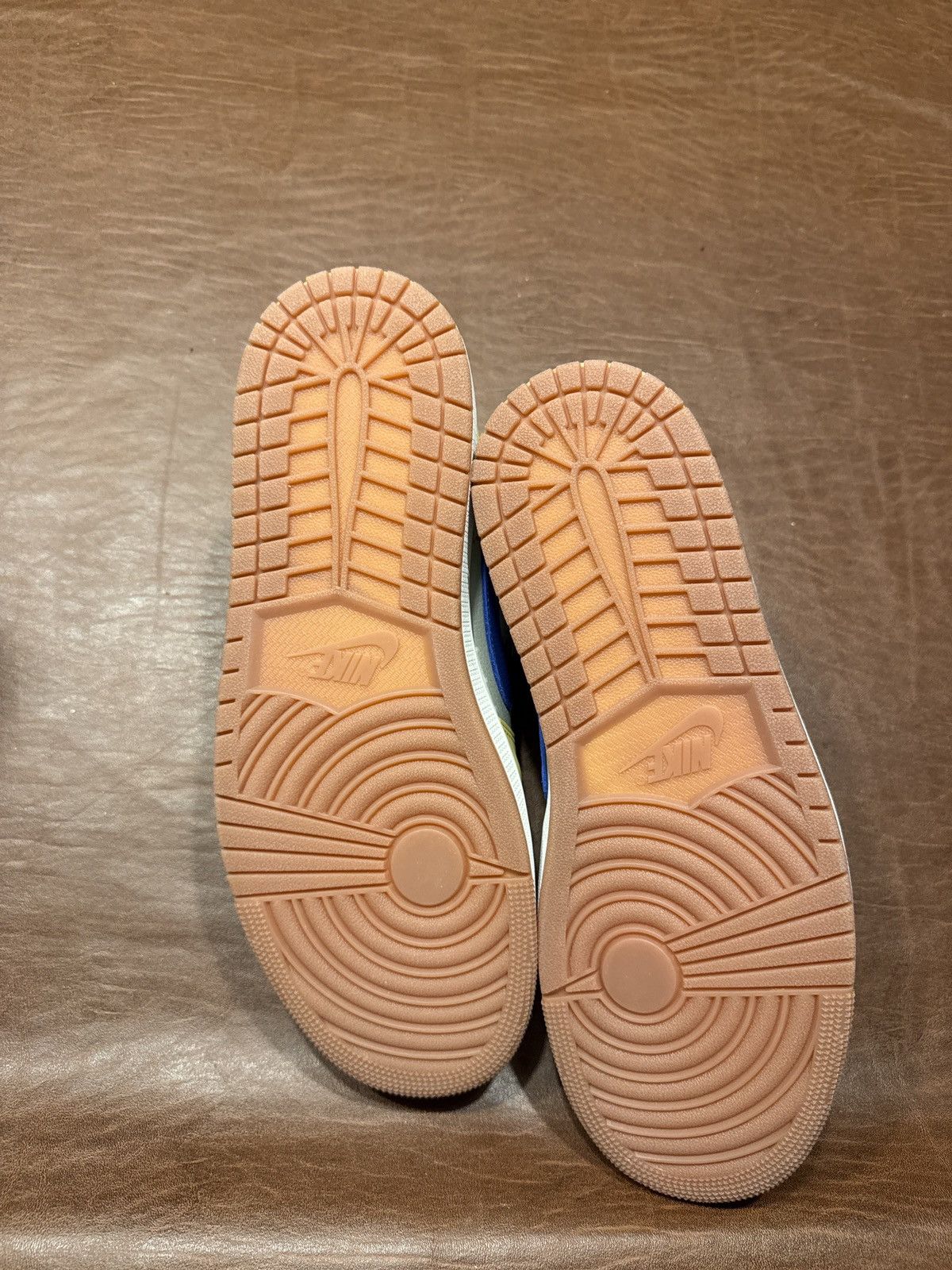Nike travis low canary size 12.5 women Size US 12.5 / EU 45-46 - 6 Thumbnail