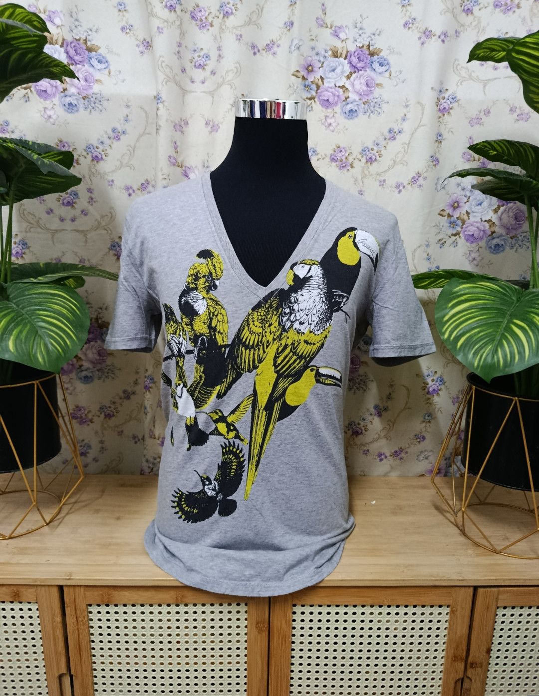 Gucci V-neck a bird and toucan Spring/Summer 2009.