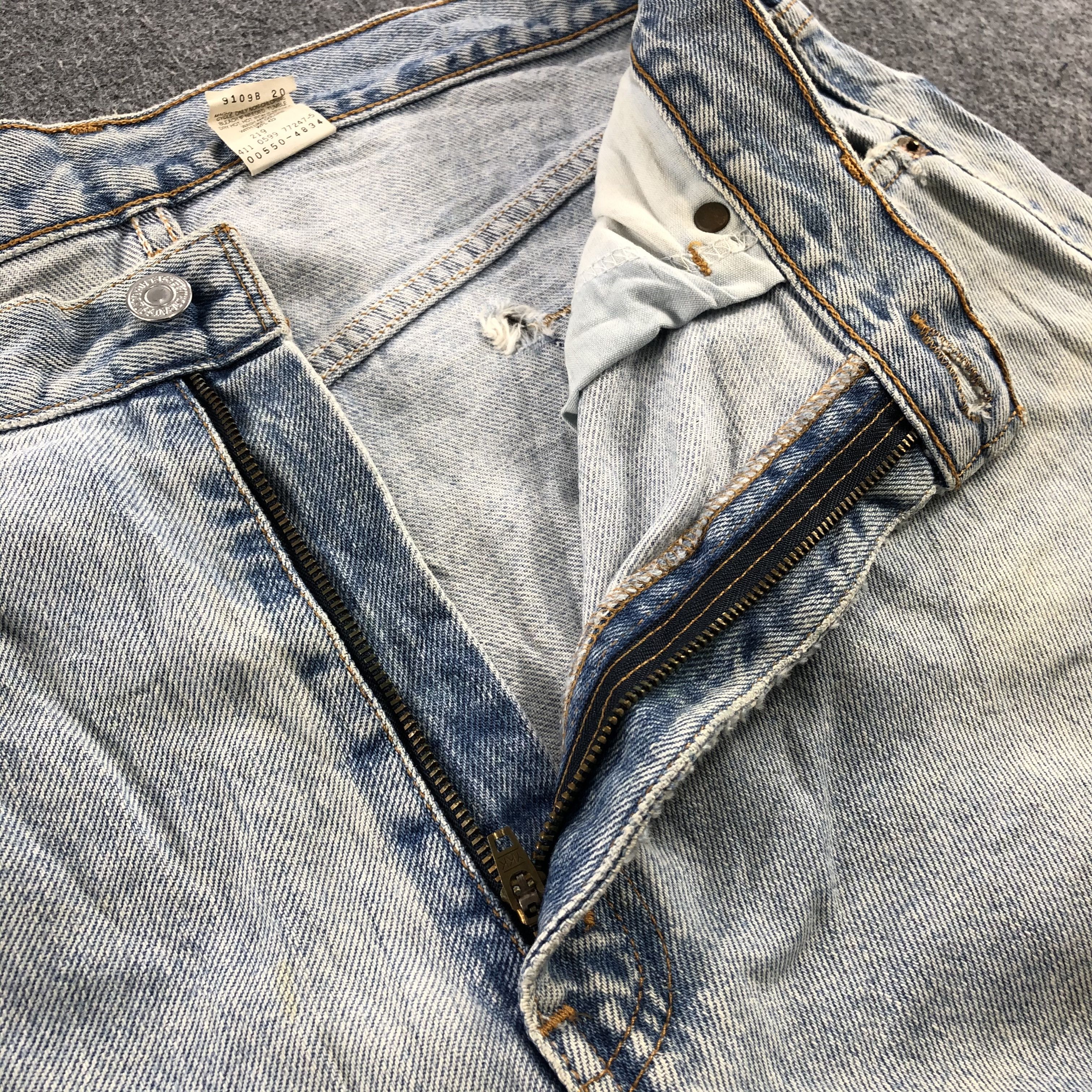 Levi's Vintage Levis 550 Light Wash Jeans- J1295 Size US 36 / EU 52 - 9 Thumbnail
