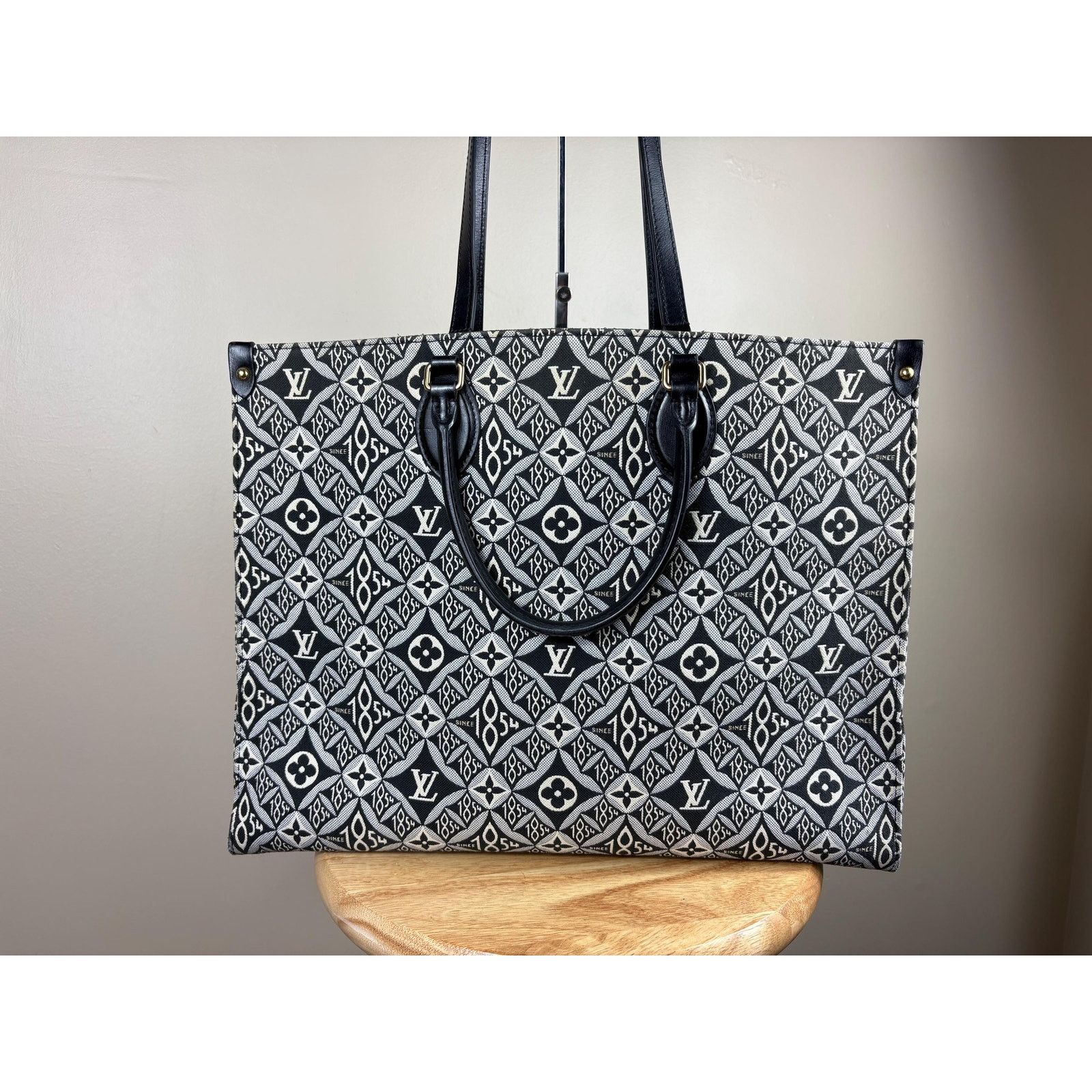 Louis Vuitton Authentic Louis Vuitton OnTheGo GM Limited Edition Jacquard Size ONE SIZE - 3 Thumbnail