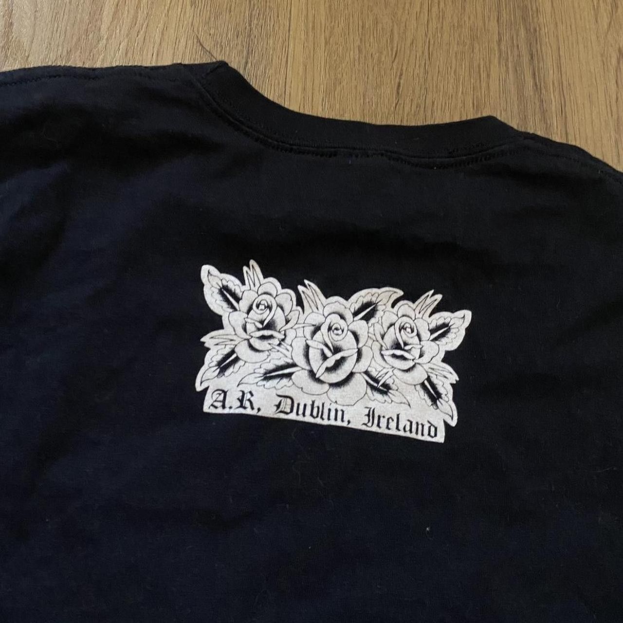 Gildan Black and white EdHardy Roses Tatto hot pretty girl Size US M / EU 48-50 / 2 - 4 Thumbnail
