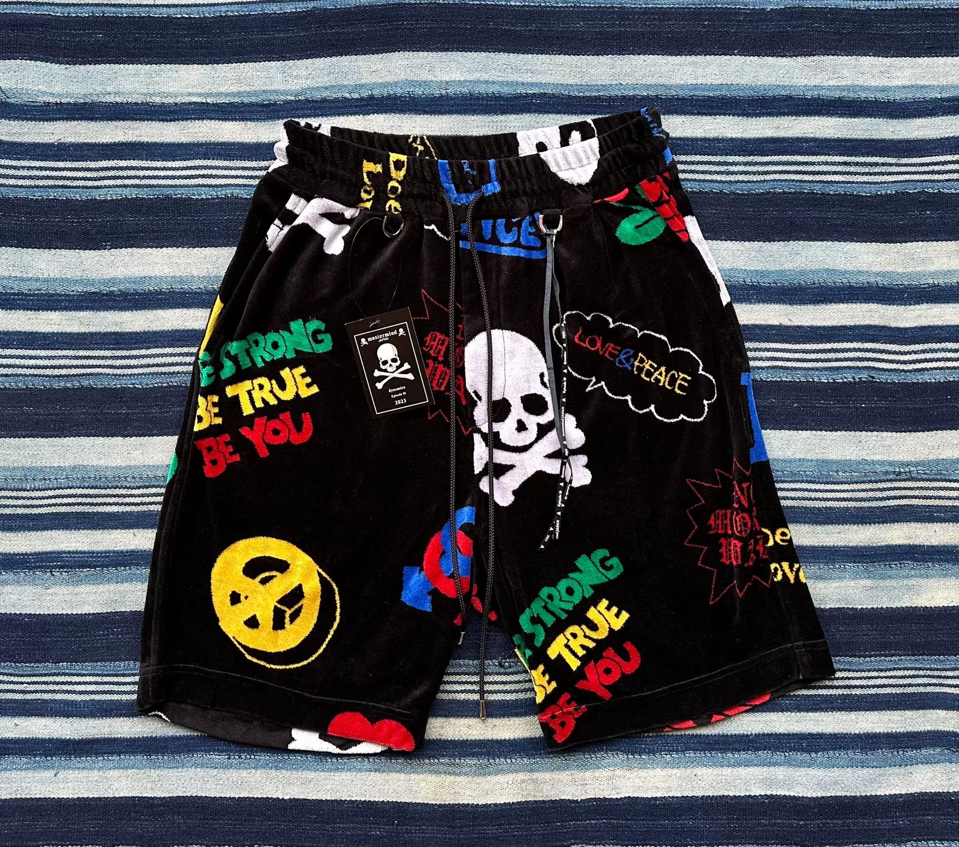 Mastermind Japan mastermind japan velvet skull graffiti shorts Size US 28 / EU 44 - 1 Thumbnail