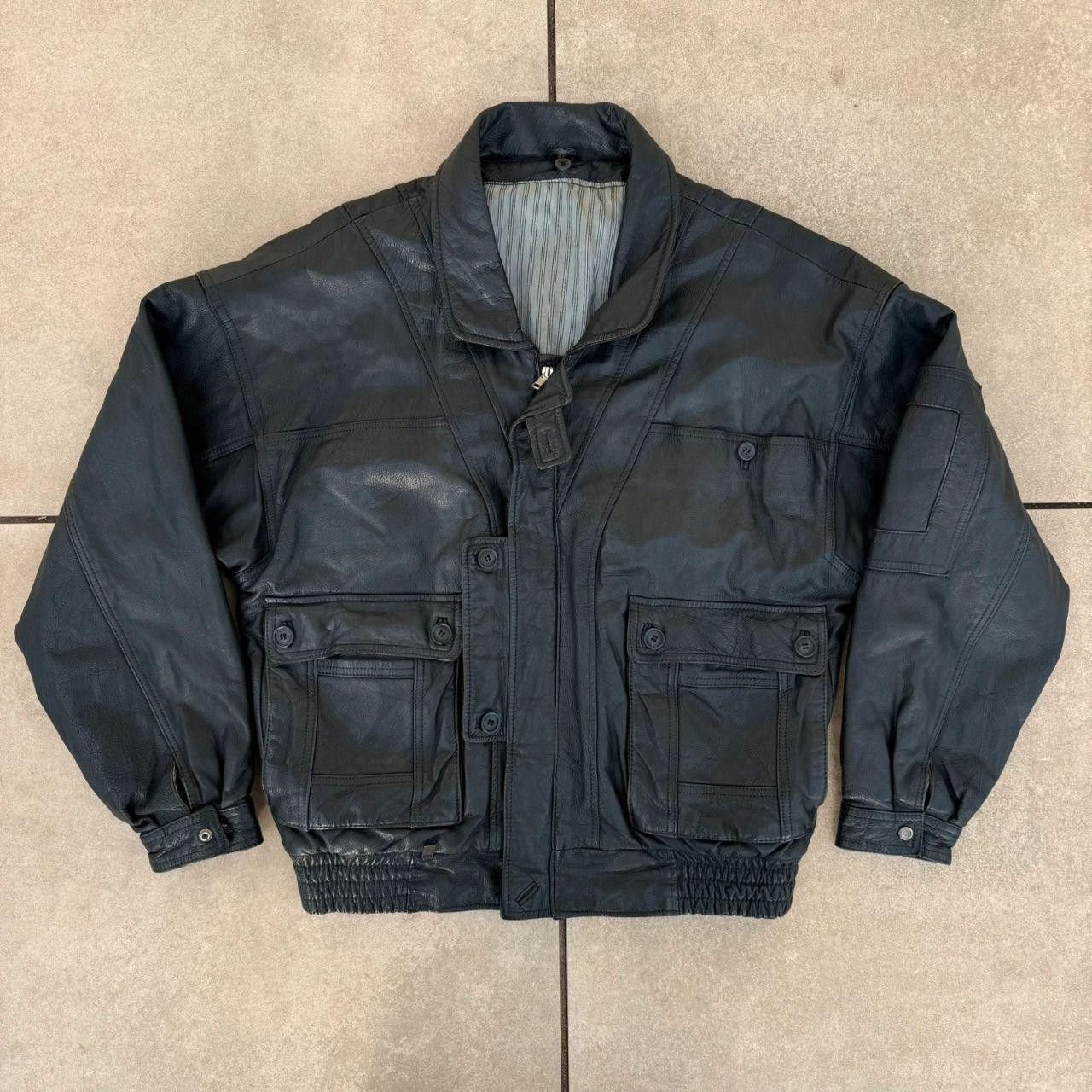 Vintage Black Real Leather Jacket Vintage 90s Boxy Cropped Size US L / EU 52-54 / 3 - 1 Thumbnail