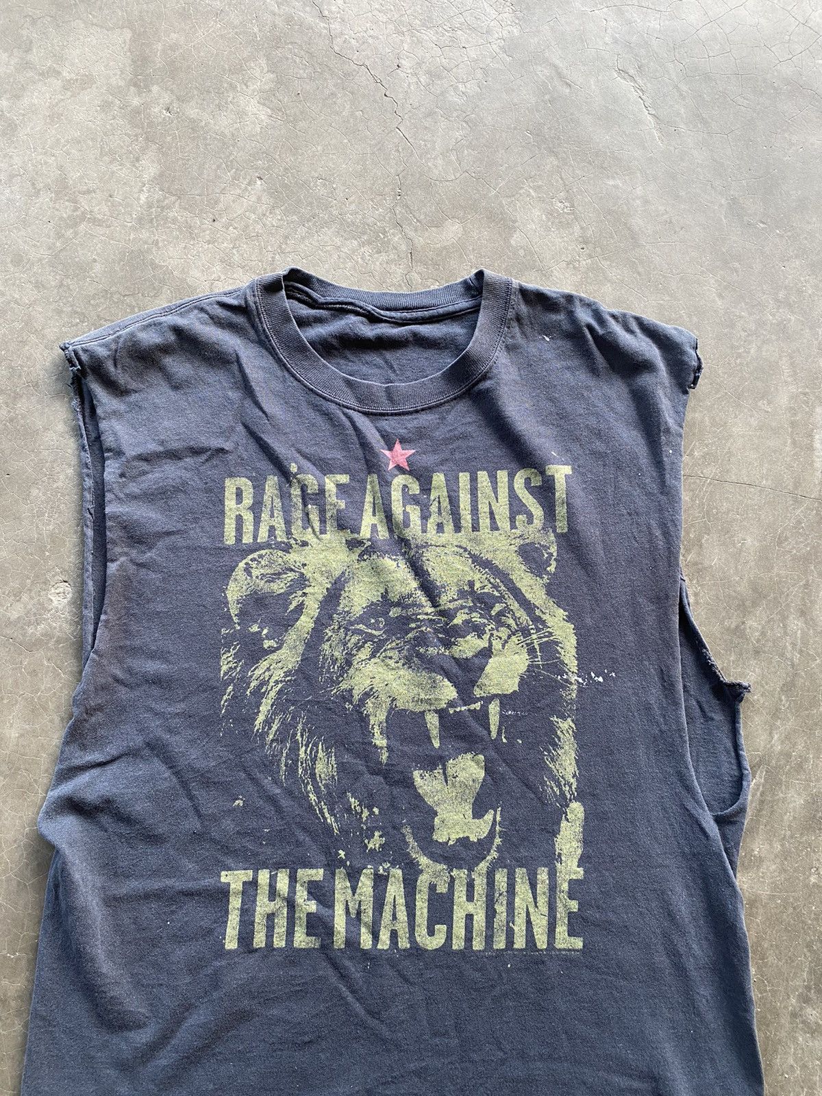 Vintage Vintage Distressed Rage Against The Machine Sleeveless Size US L / EU 52-54 / 3 - 2 Thumbnail
