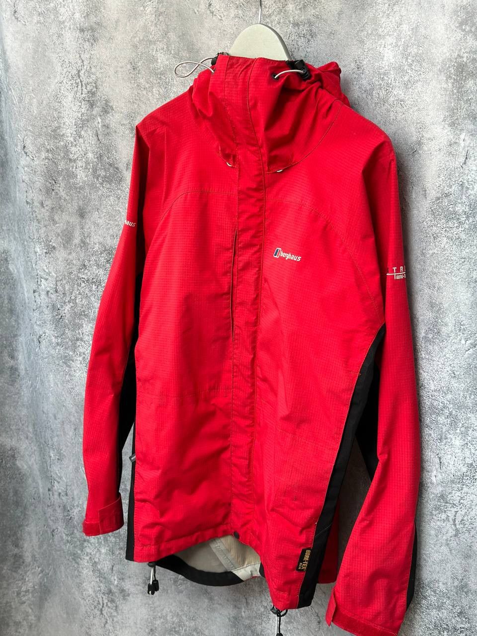 Berghaus Berghaus Gore-Tex XCR Extrem Windbreaker Black/Red Jacket Size US L / EU 52-54 / 3 - 1 Thumbnail
