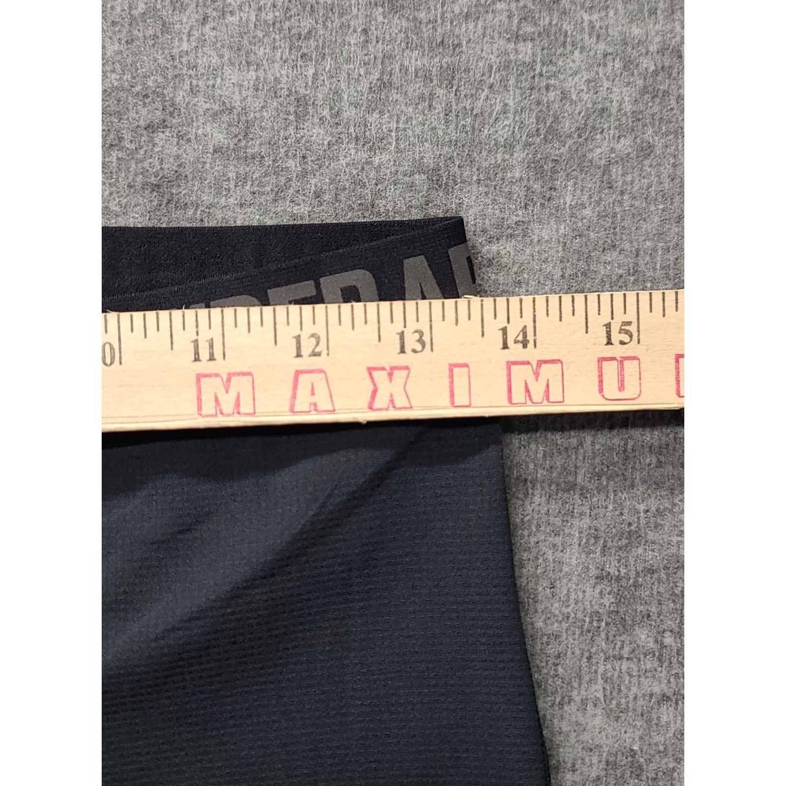 Under Armour Under Armour Capris Leggings Womens M Fit Black Capri Geometric Pattern Athletic Compression 18 in Inseam Gym & Training Womens Size 32" / US 10 / IT 46 - 4 Thumbnail