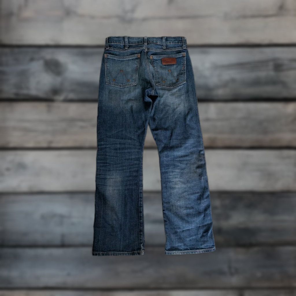 Wrangler Wrangler Jeans Men 30x30 Retro Jackson Hole Medium Wash Bootcut Relaxed Fit Denim USA Cowboy Wrangler Retro Jeans Mens 30 Regular Blue Size US 30 / EU 46 - 1 Thumbnail