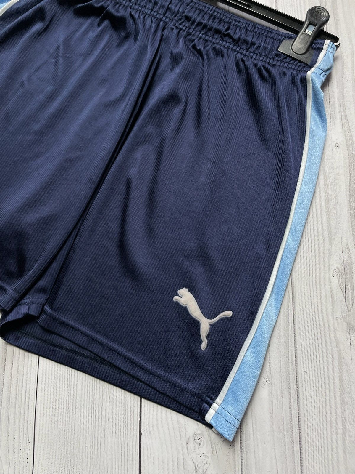 Puma Vintage puma Leeds soccer shorts size S Logo Size US 30 / EU 46 - 3 Thumbnail
