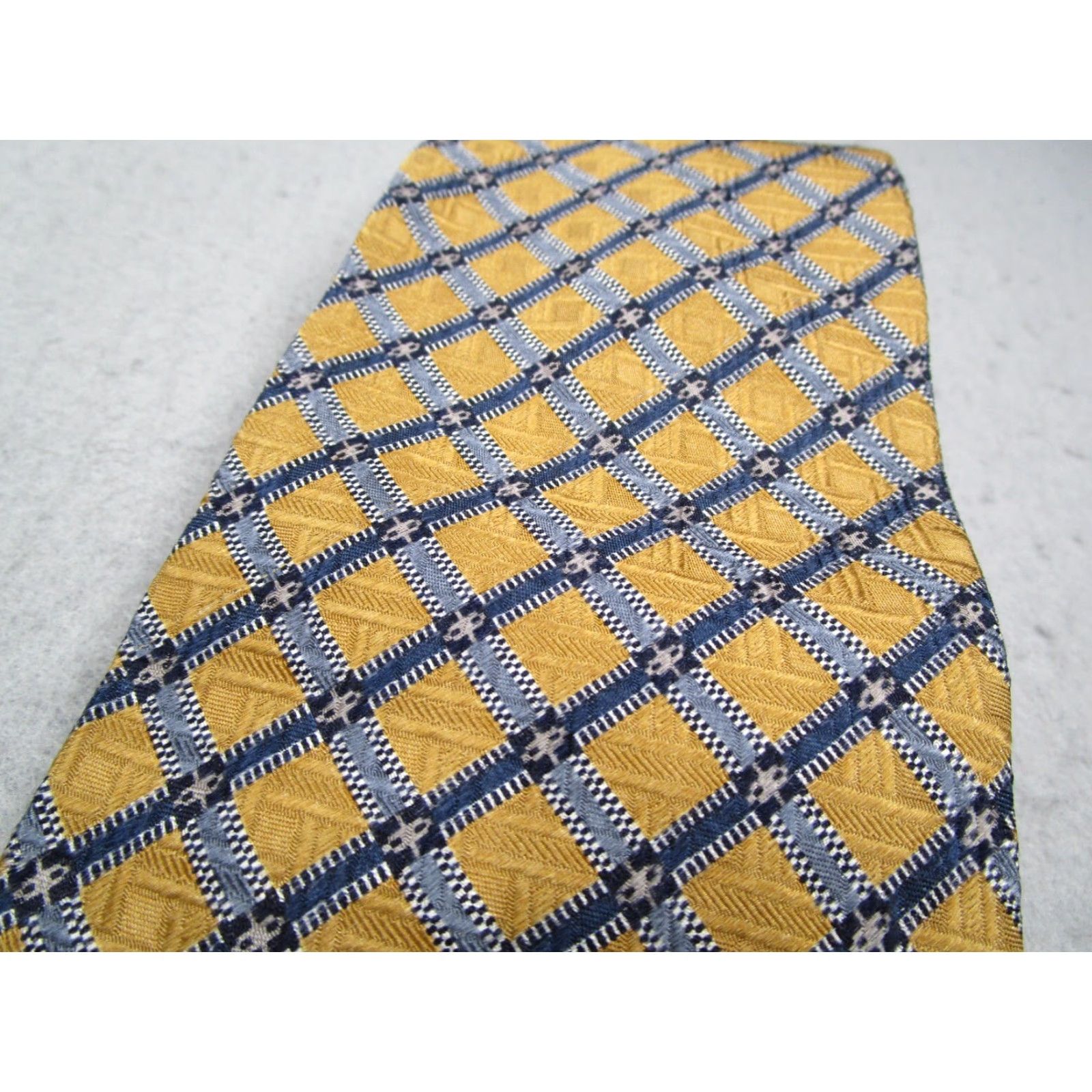 Vintage XMI Nordstrom Neck Tie Mens Yellow Silk Hand Sewn Textured Made in USA Size ONE SIZE - 3 Thumbnail