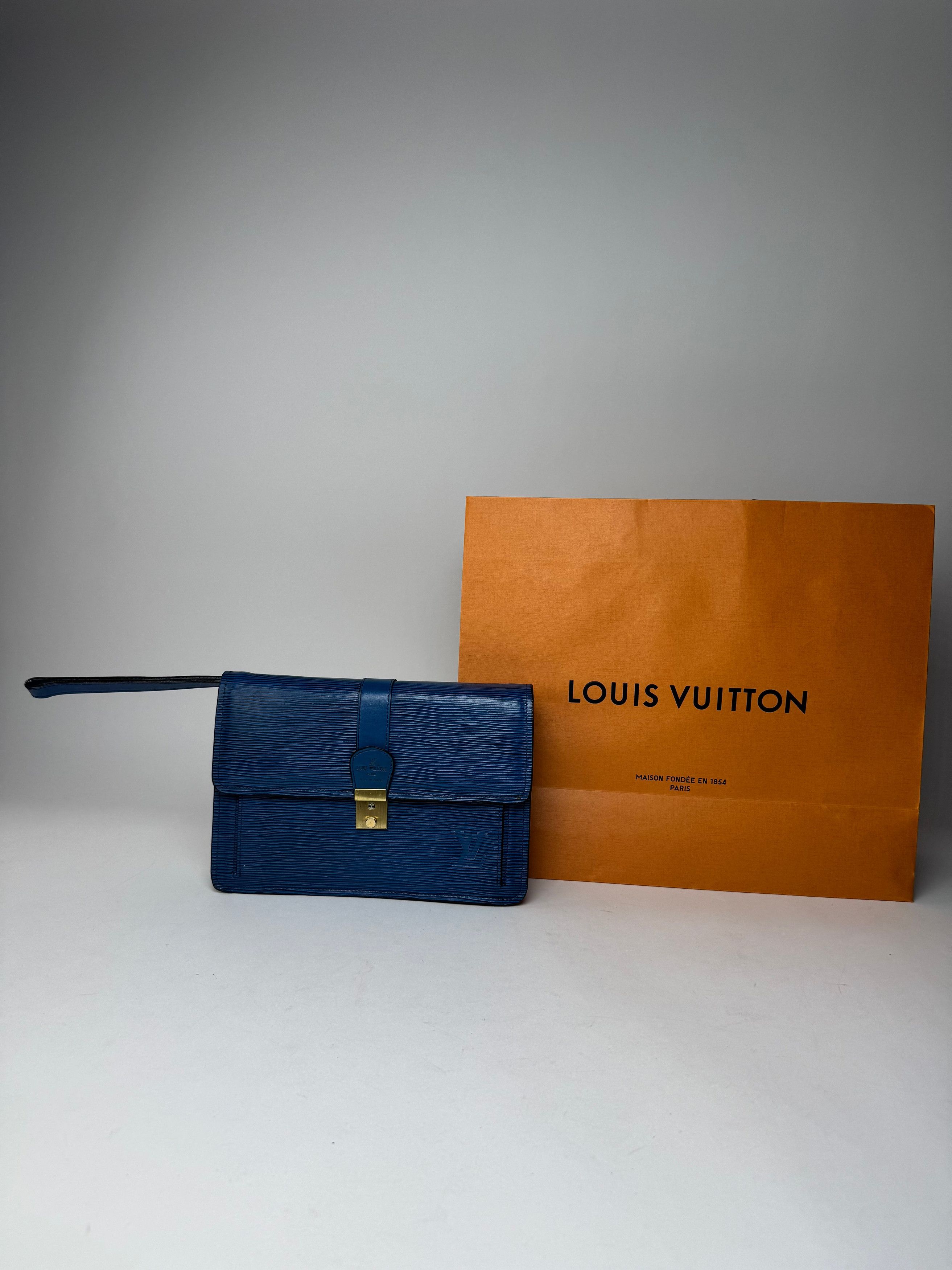 Louis Vuitton Vintage EPI Leather Clutch Blue Size ONE SIZE - 1 Thumbnail