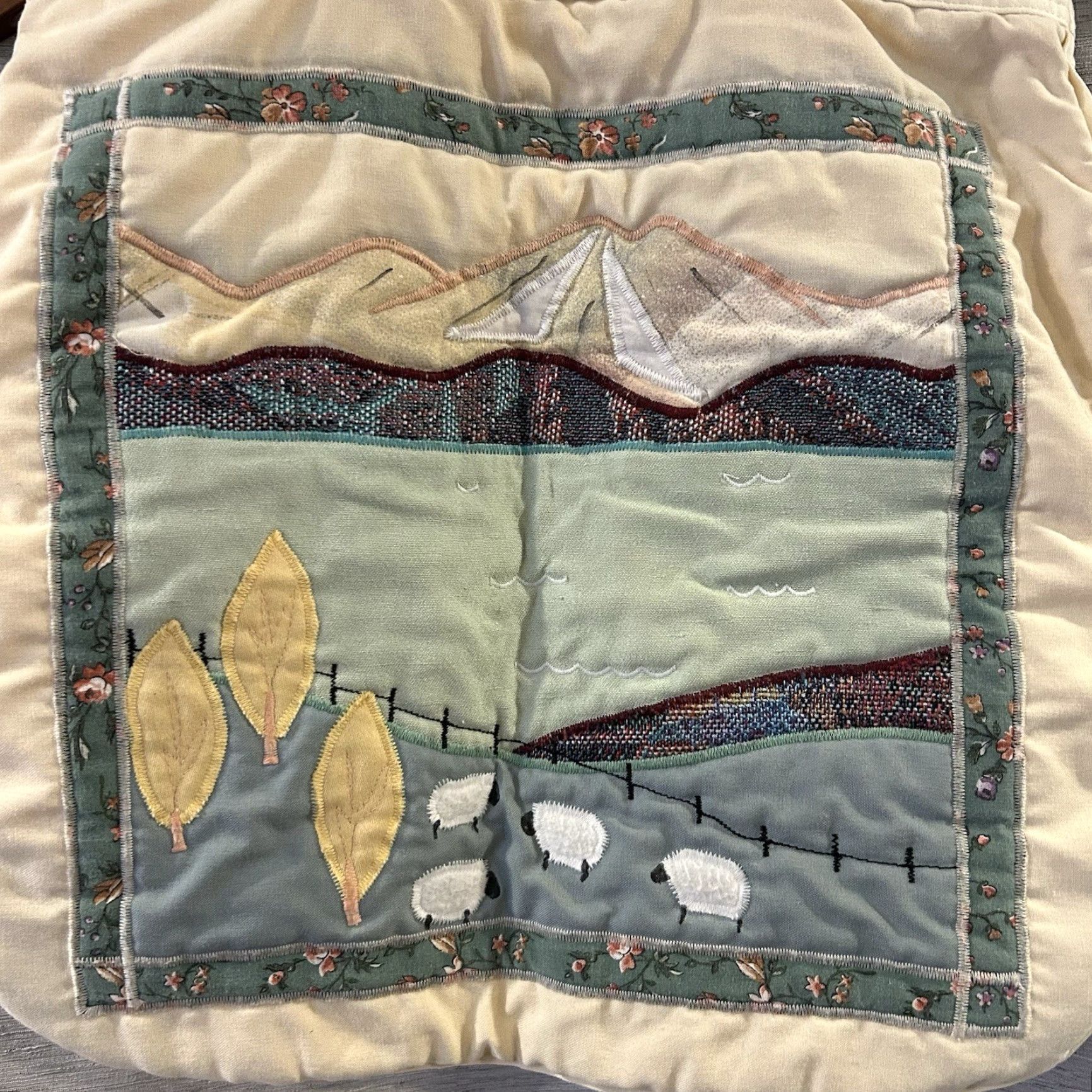VINTAGE Handmade Quilted Landscape Tote Bag Womens Patchwork Shoulder Bag