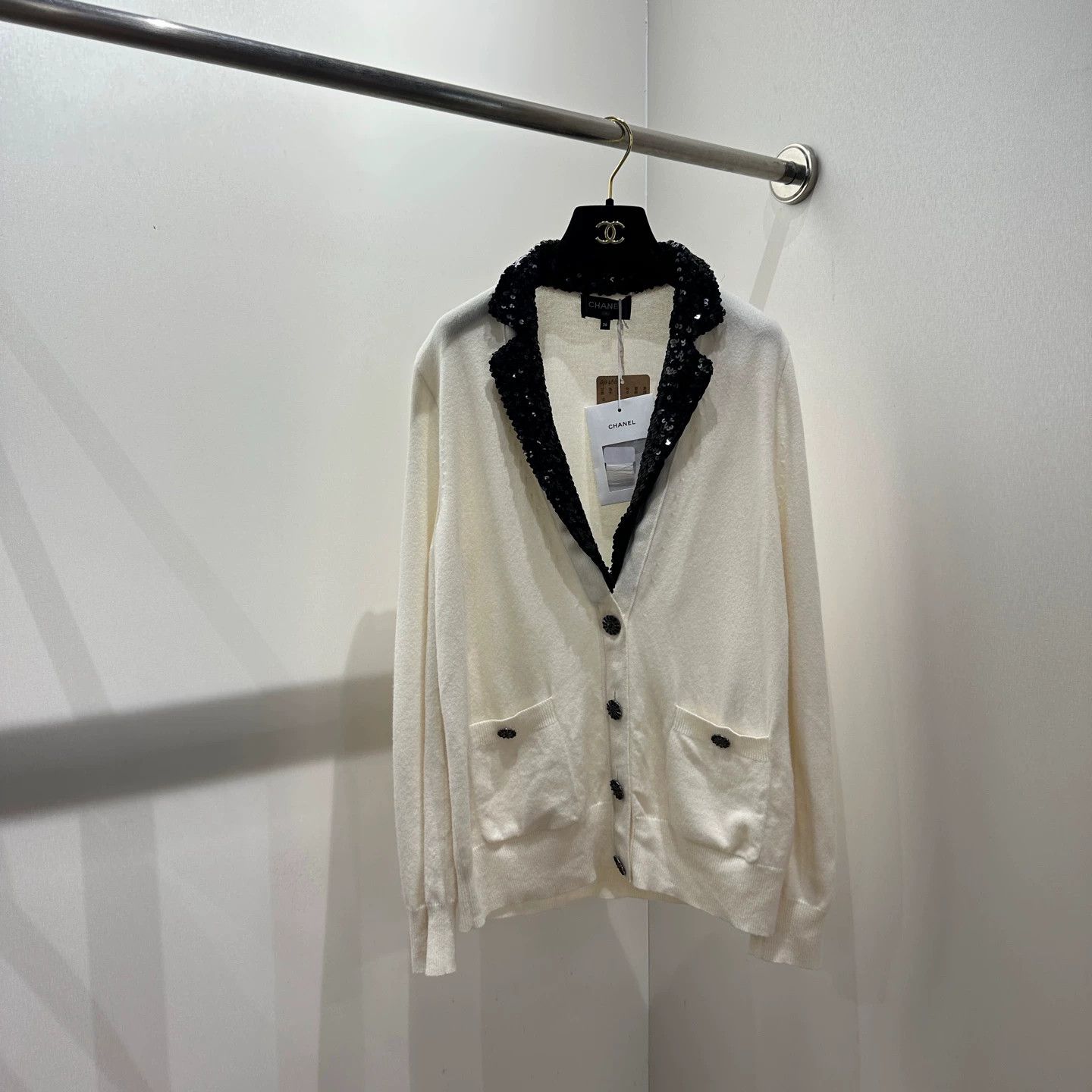 Chanel Chanel sequin cashmere wool lapel cardigan 36 Size XS / US 0-2 / IT 36-38 - 1 Thumbnail