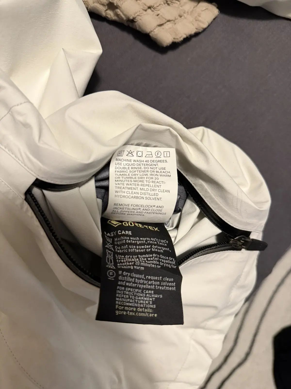 Acronym Acronym J1wts-gt size xs Size US XS / EU 42 / 0 - 6 Thumbnail