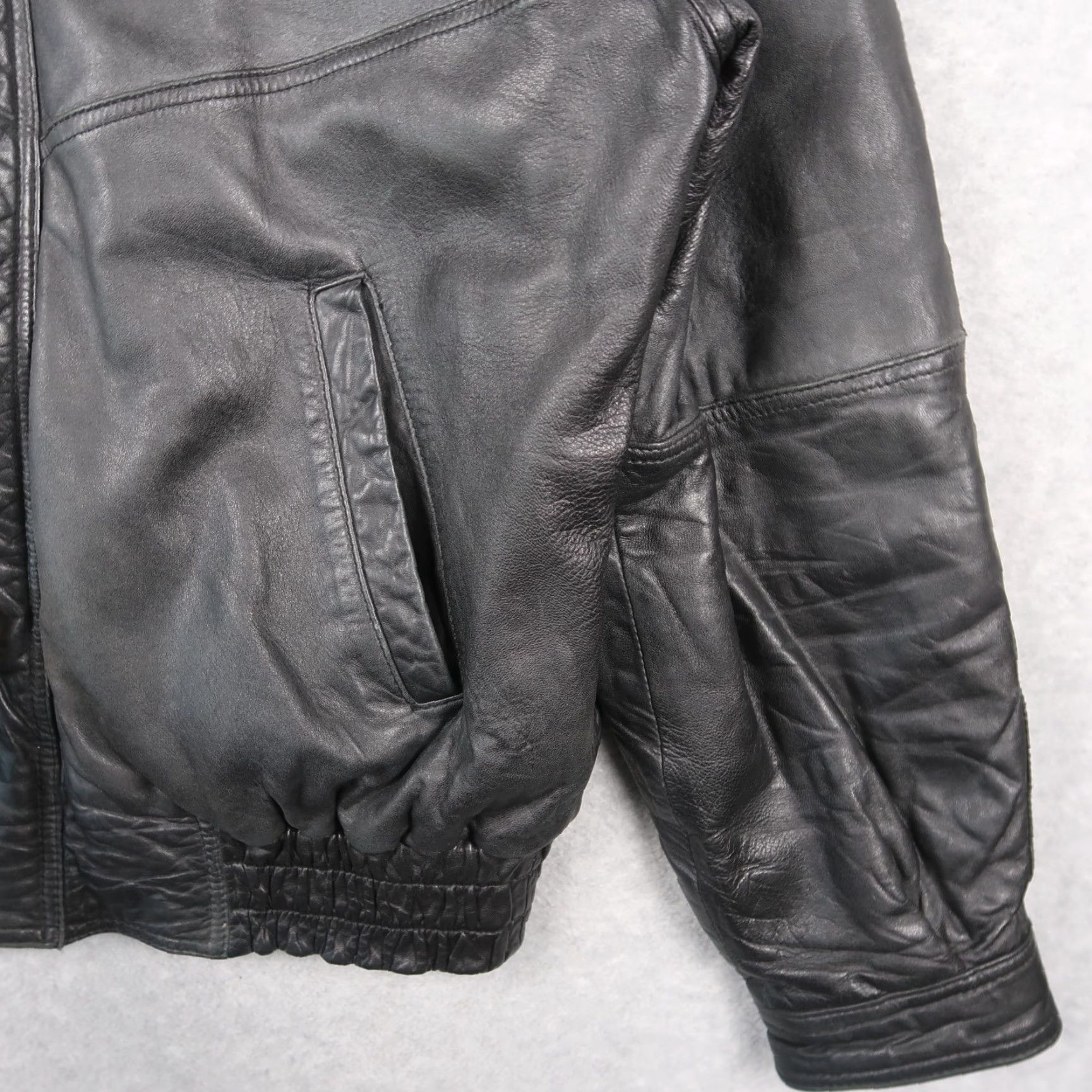 Vintage VINTAGE Paramount Pictures Embroidered Leather Jacket Size L Men Bonded Bomber Jacket Black 90s Size US L / EU 52-54 / 3 - 6 Thumbnail