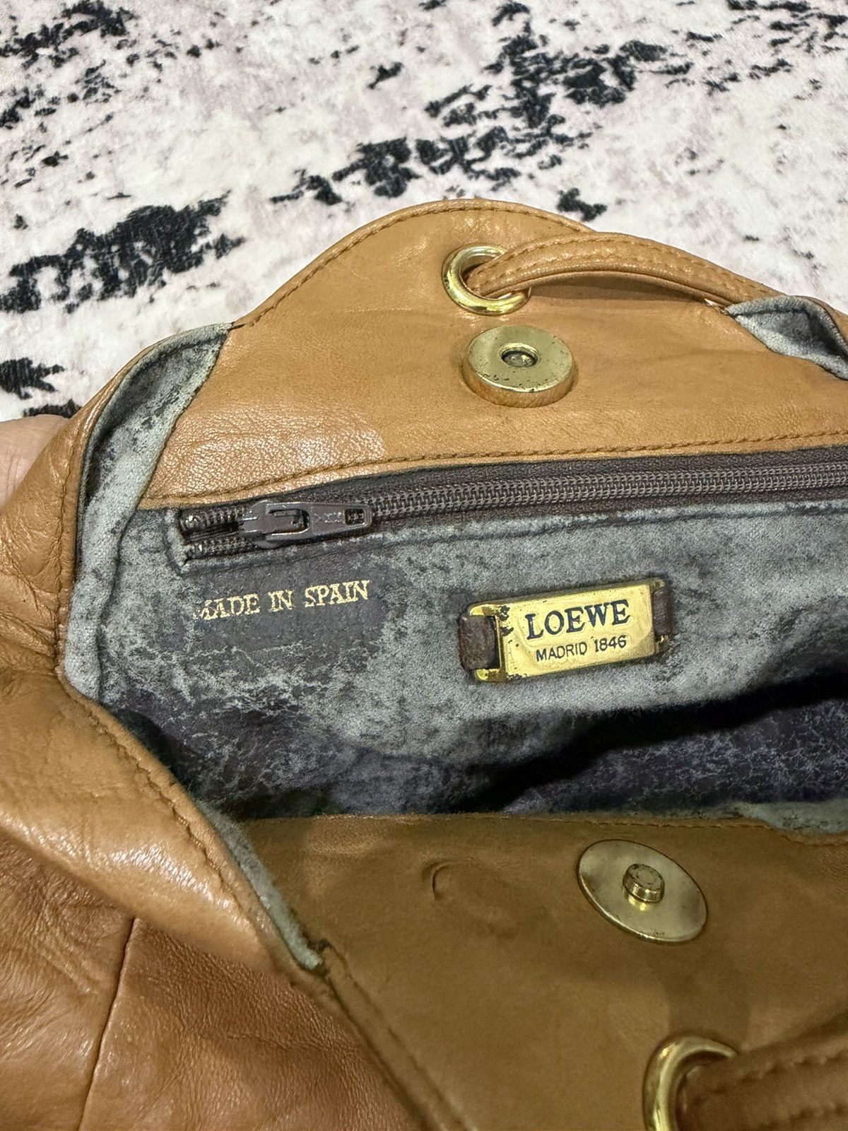 Loewe Authentic Loewe Anagram Leather Shoulder Dawstring Bag Size ONE SIZE - 4 Thumbnail
