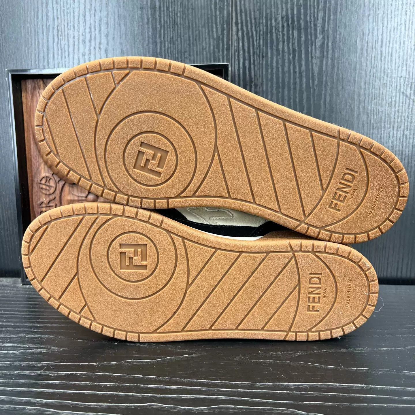 Fendi Fendi Match Black & White 36 (worn once) Size US 5.5 / IT 35.5 - 4 Thumbnail