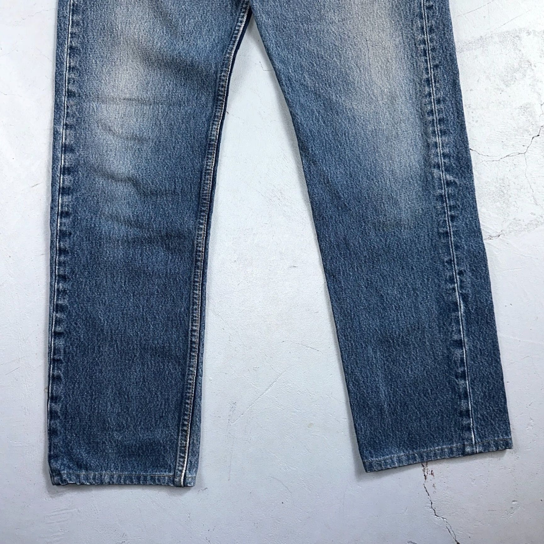 Levi's VINTAGE Levi's 501 Jeans Men 34x30 Blue Light Wash 90s USA Straight Classic 34 Regular Denim Cotton Button Rise Mid (10-12 in) Size US 34 / EU 50 - 3 Thumbnail