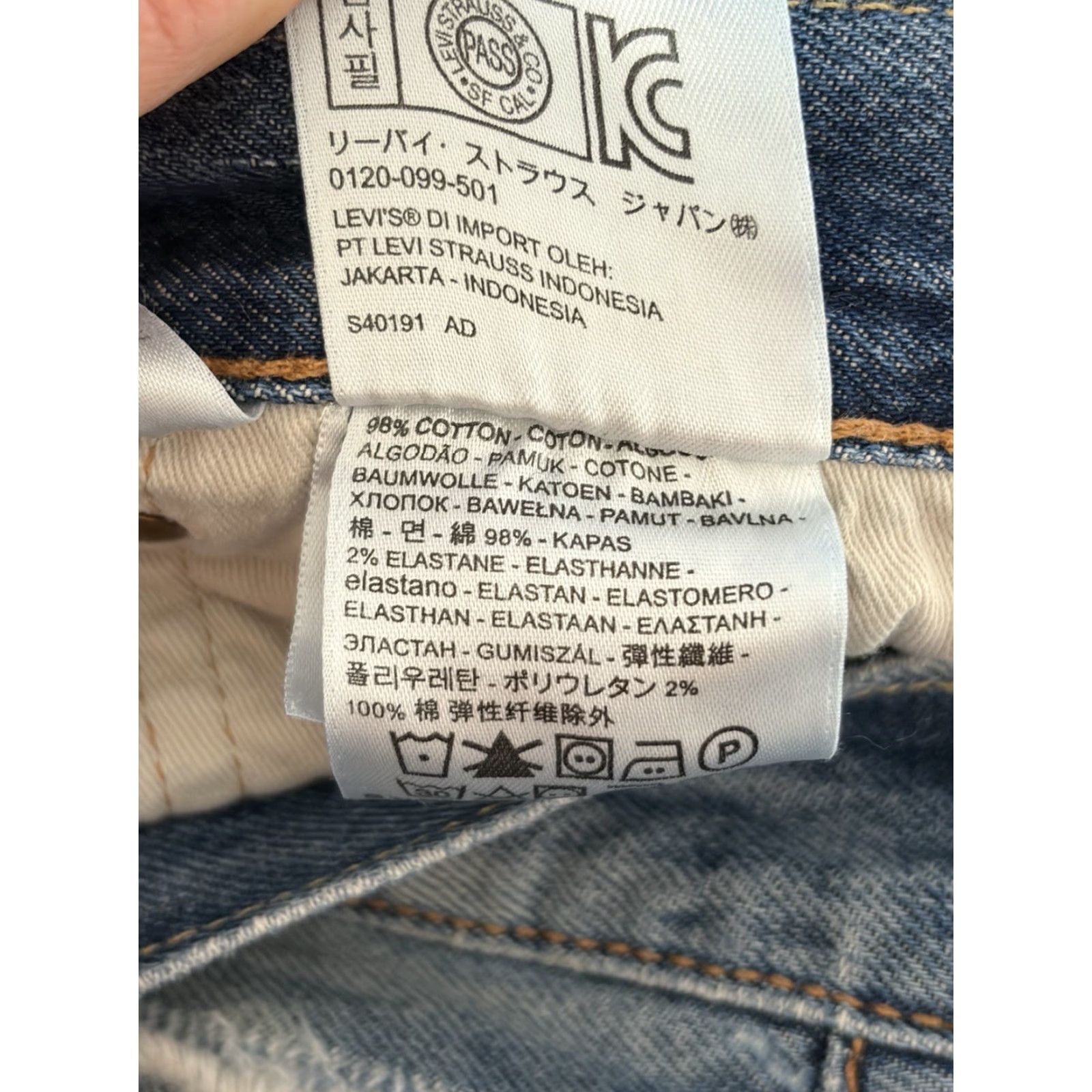 Levi's VINTAGE Levis 501 CT Jeans Mens 38x34 Blue Denim Button Fly Destroyed Size US 38 / EU 54 - 5 Thumbnail