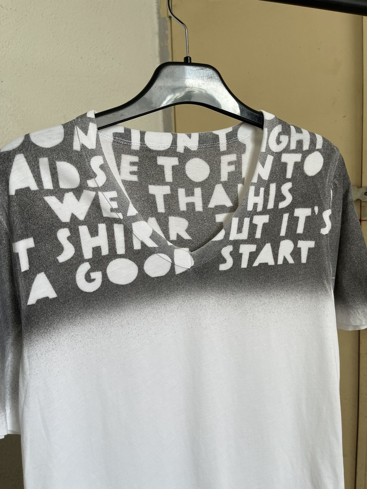 Maison Margiela Maison Margiela Gradient Aids V Neck Tee Size US S / EU 44-46 / 1 - 4 Thumbnail