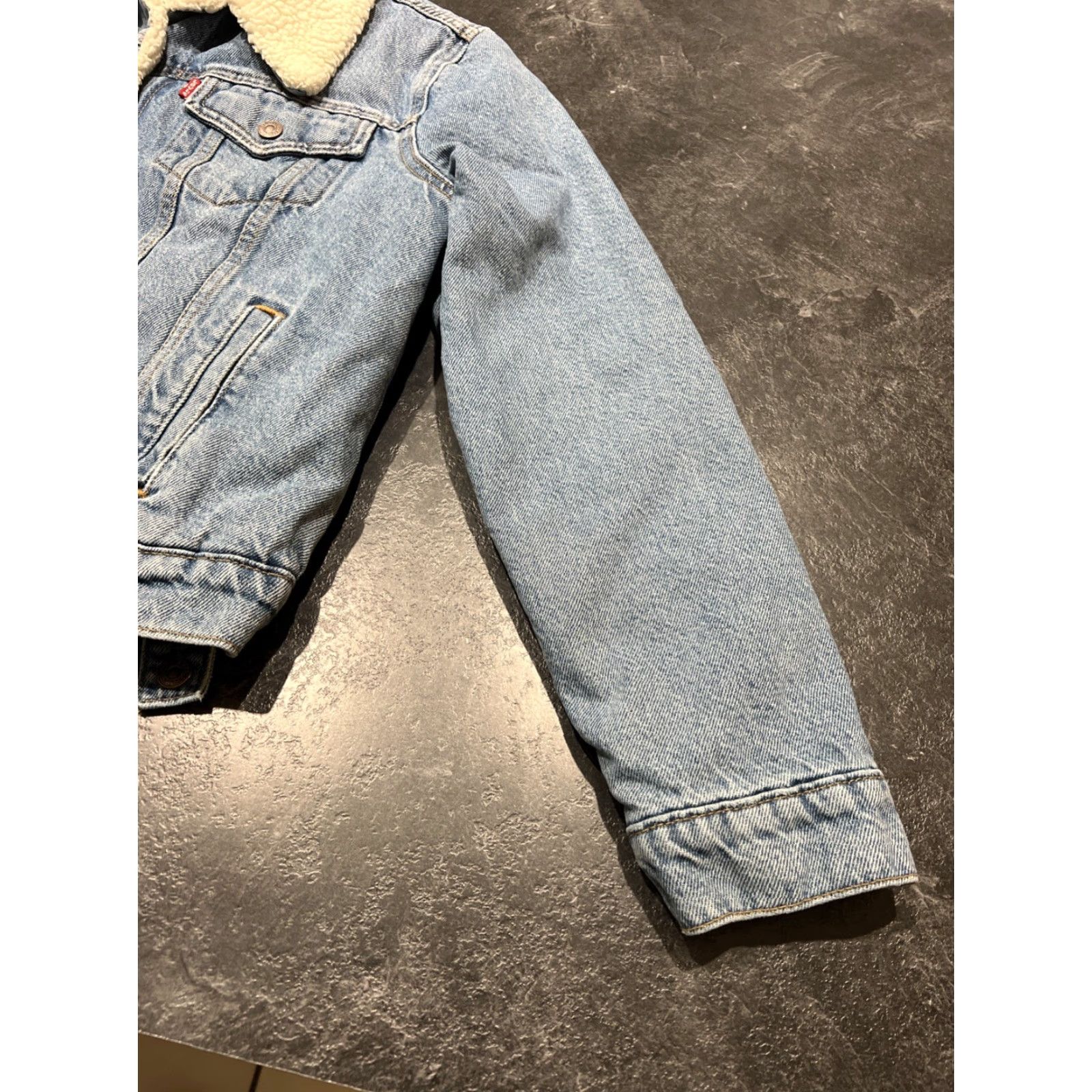 Levi's Levi's Men's Sherpa Denim Trucker Jacket Faded Medium Blue Size US M / EU 48-50 / 2 - 2 Thumbnail