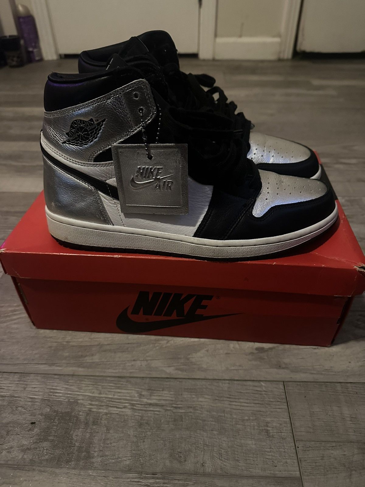 Jordan Brand × Nike WMNS Air Jordan 1 High OG Metallic “Silver Toe” Size US 11.5 / IT 41.5 - 5 Thumbnail
