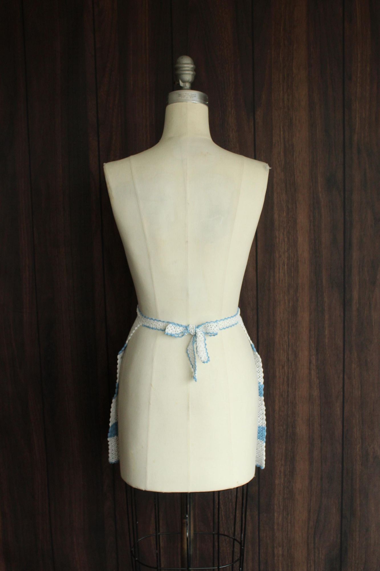 Vintage Vintage 1950s 1960s Half Apron, Crocheted in White and Blue, Size ONE SIZE - 10 Thumbnail