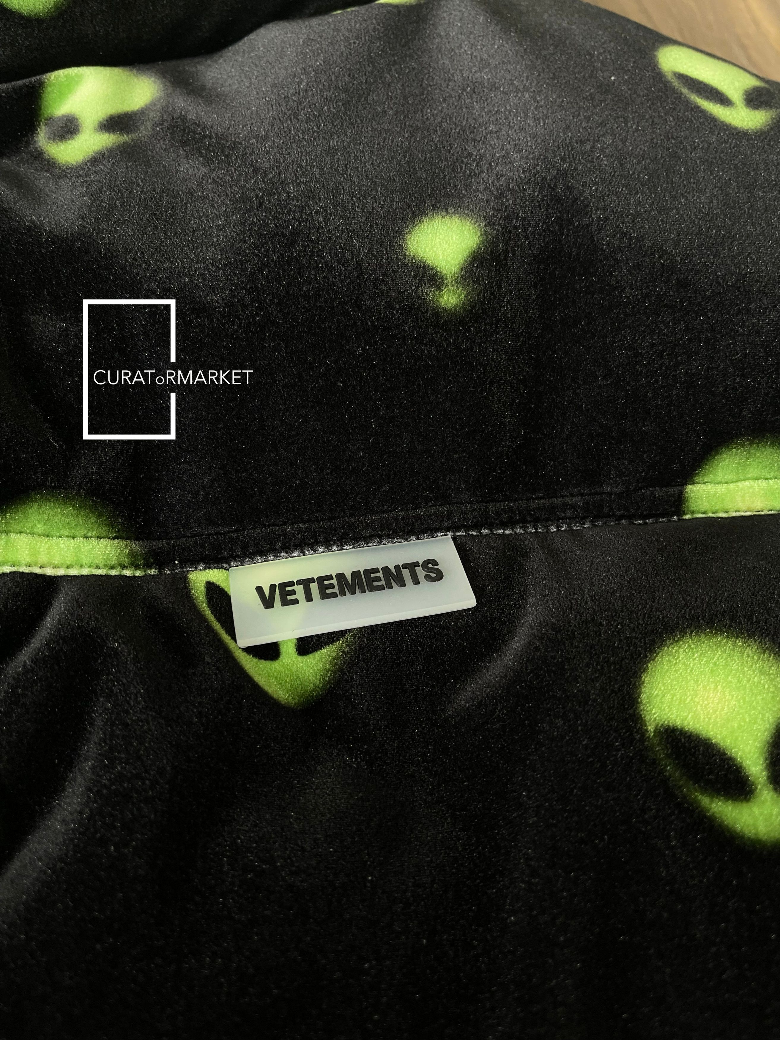Vetements RARE Space Alien Head Velvet Down Padded Puffer Jacket FW22 Size US L / EU 52-54 / 3 - 8 Thumbnail