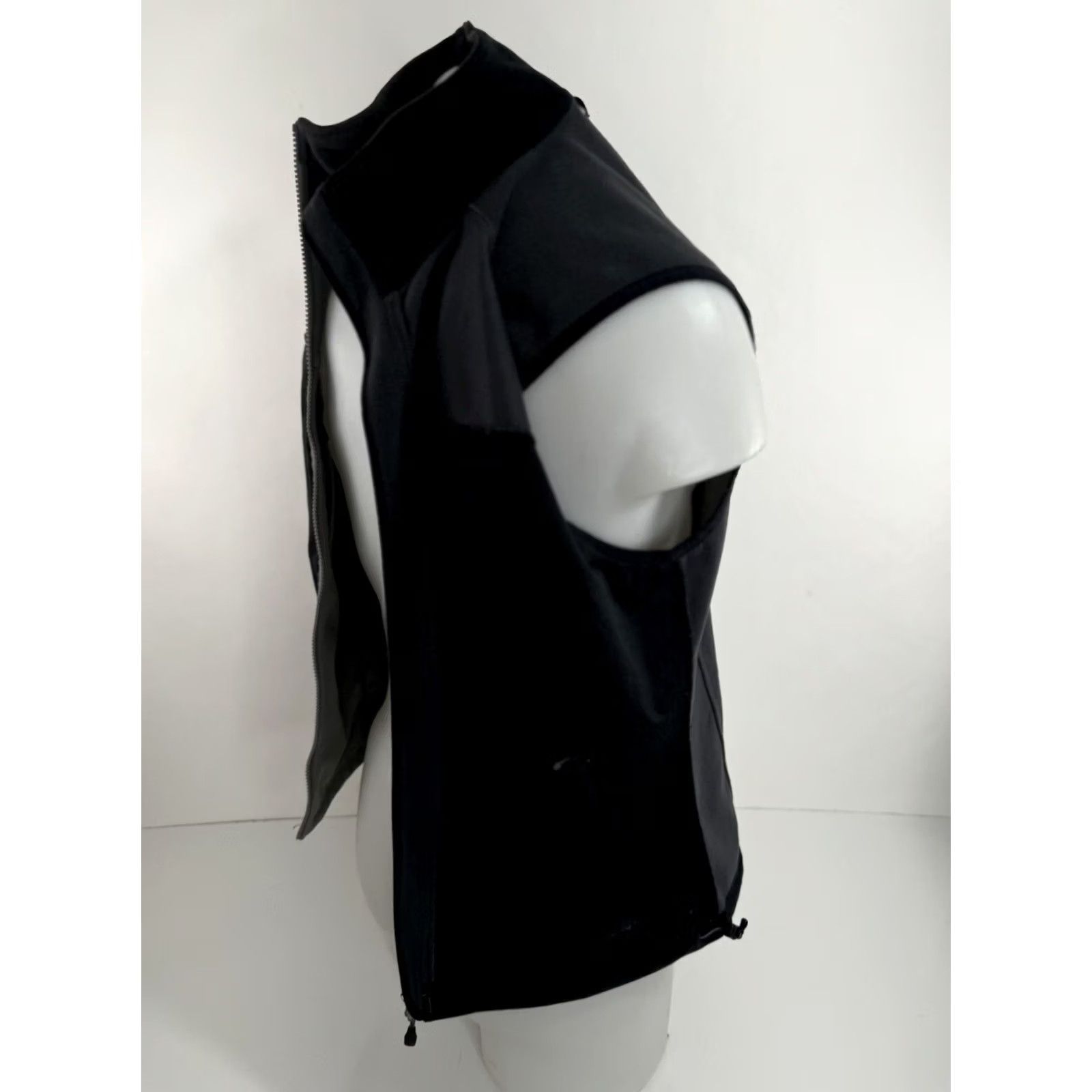 Mountain Hardwear Mountain Hardwear Vest Mens M Full Zip Embroidered Gray Size US M / EU 48-50 / 2 - 6 Thumbnail