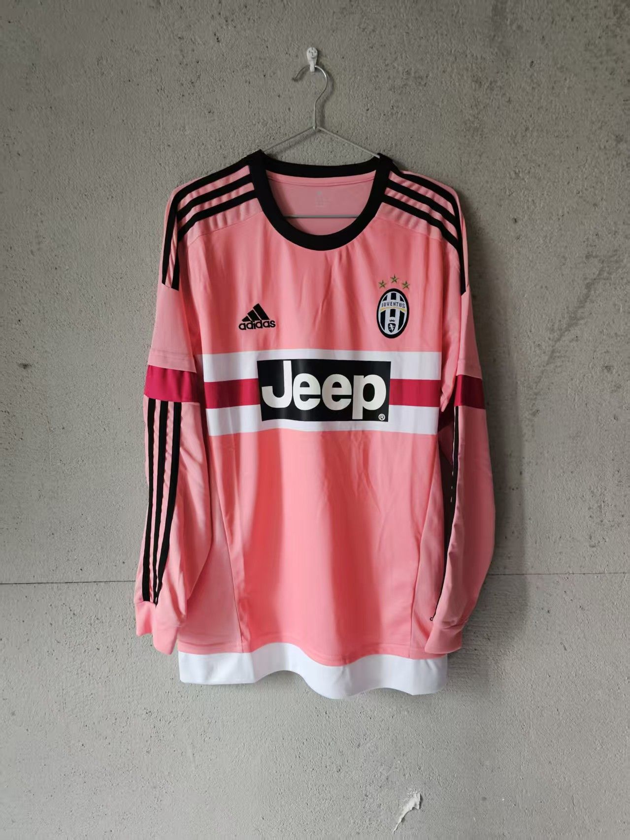 Other 2015 2016 Juventus Jersey Pink Size US S / EU 44-46 / 1 - 1 Thumbnail
