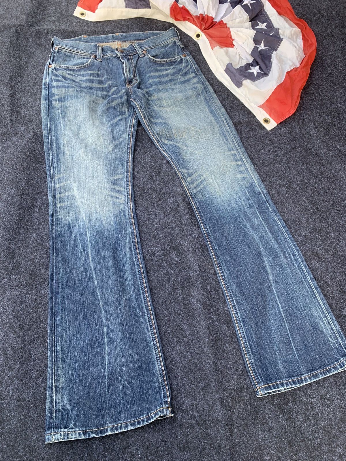 Wrangler Flare wrangler jeans. Size US 31 - 1 Thumbnail