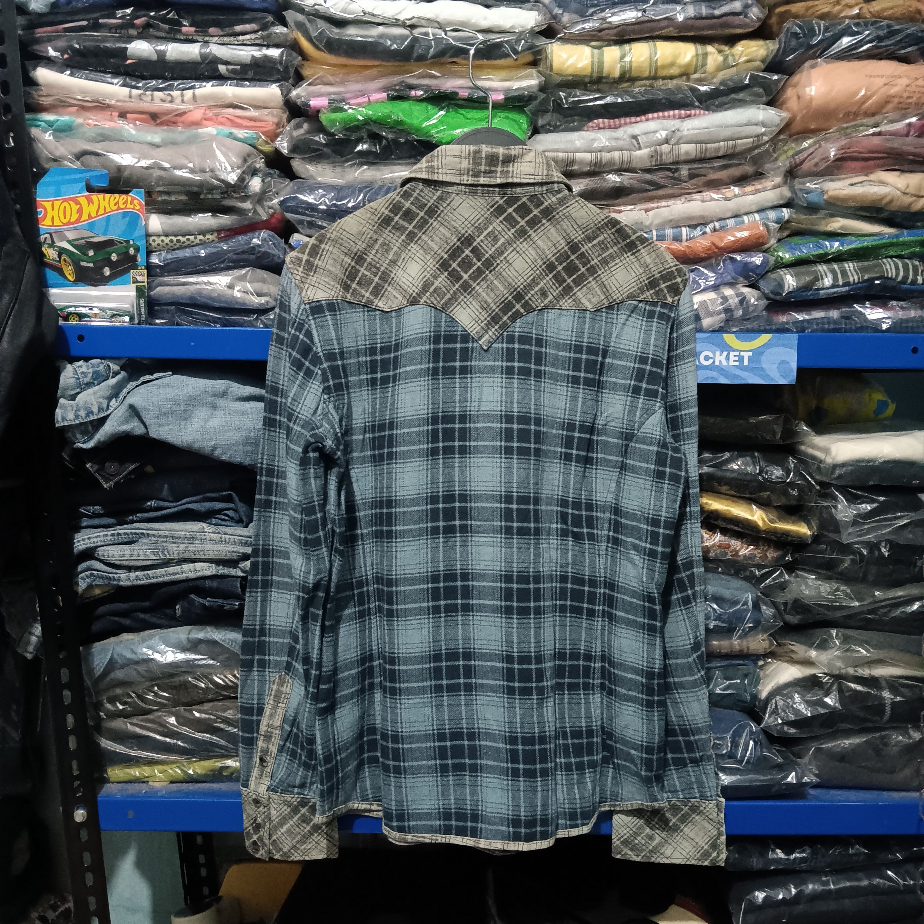 Isamu Katayama Backlash Isamu Katayama backlash pig skin shirt button-ups Size US M / EU 48-50 / 2 - 6 Thumbnail
