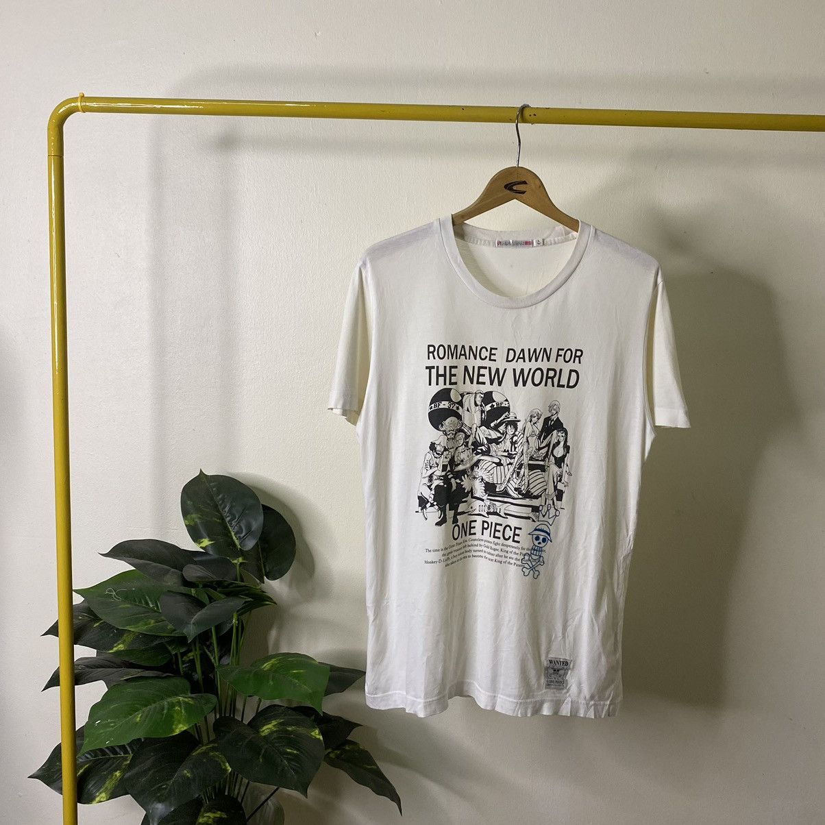 Anime × One Piece × Uniqlo One Piece Romance Dawn For The New World Anime Tee Size US M / EU 48-50 / 2 - 1 Thumbnail