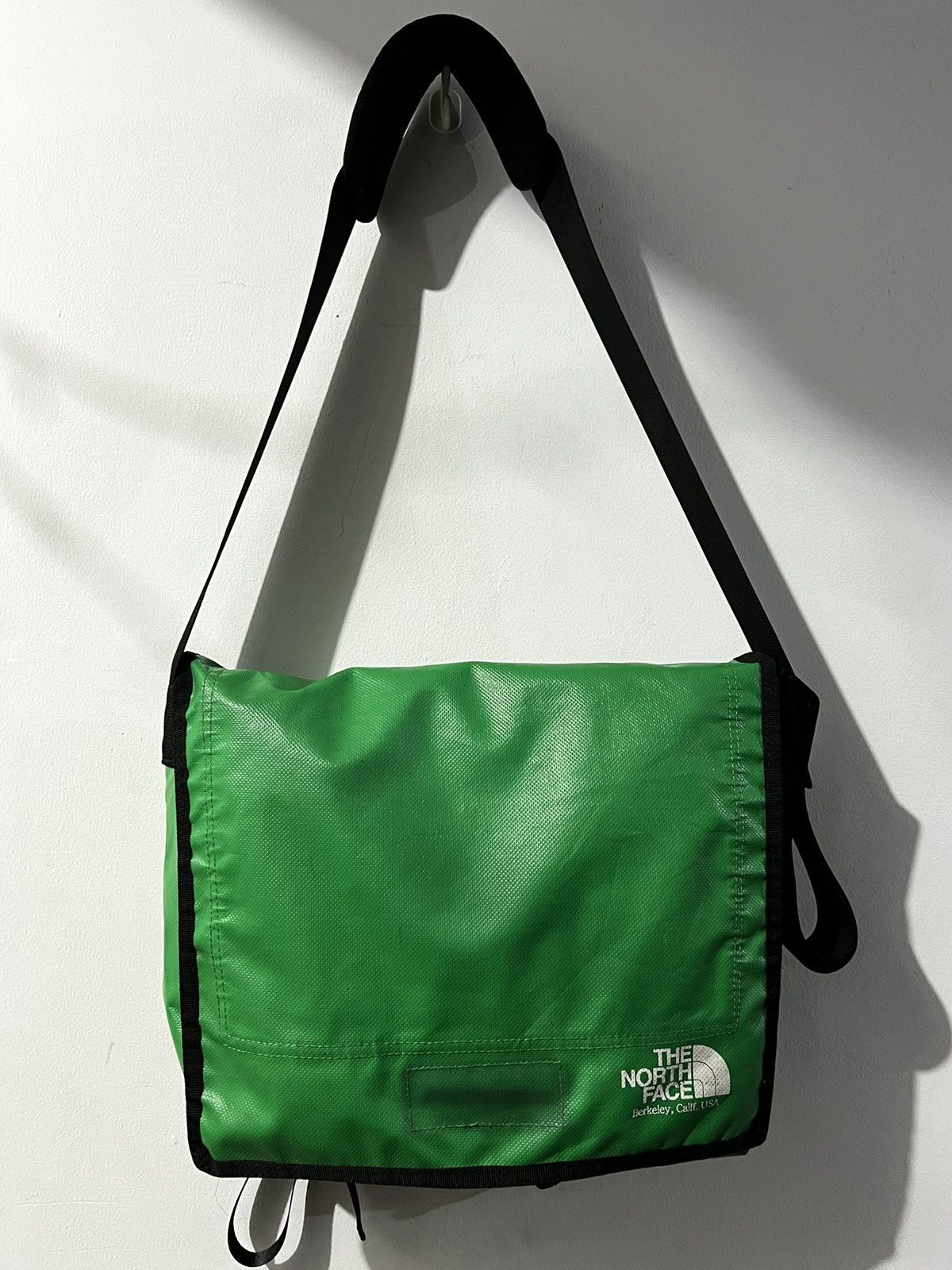 The North Face The North Face Waterproof Green Tarpaulin Messenger Bag Size ONE SIZE - 1 Thumbnail